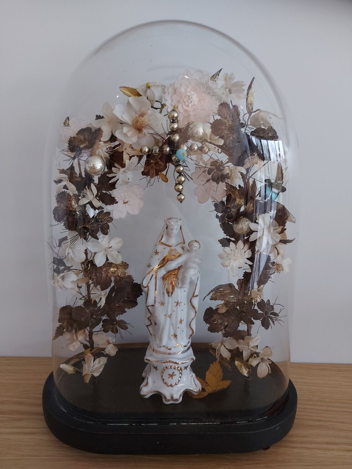 Bridal globe, virgin in Brussels porcelain