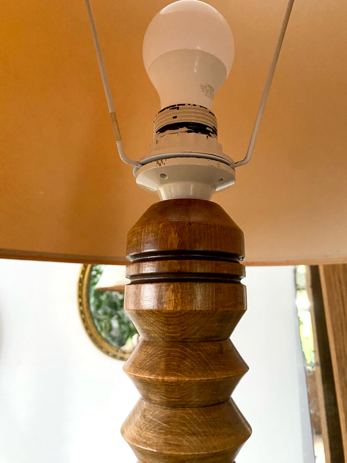 Lampadaire vintage Art déco en bois tourné