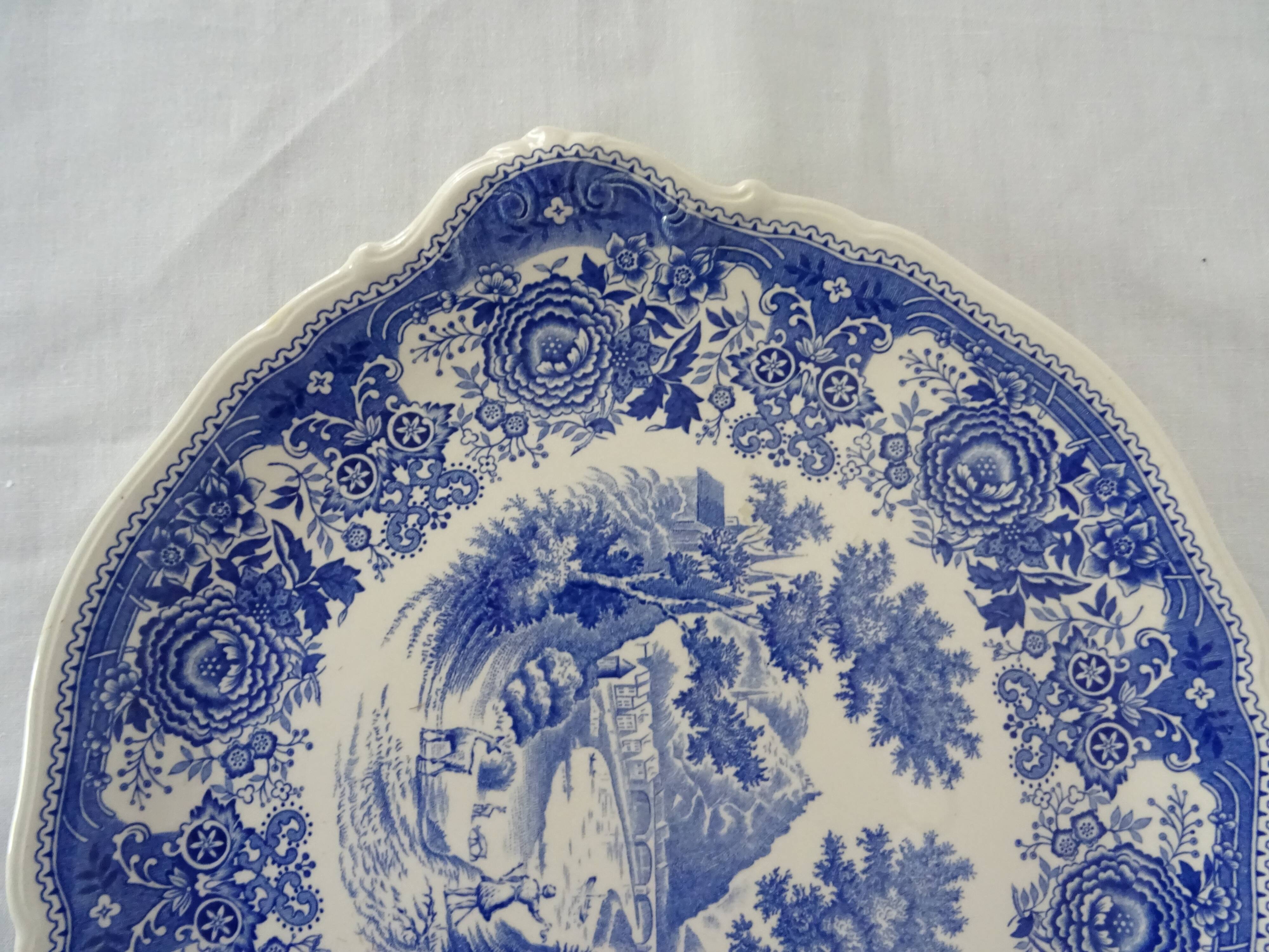 Round ceramic faience dish villeroy boch burgerland blue