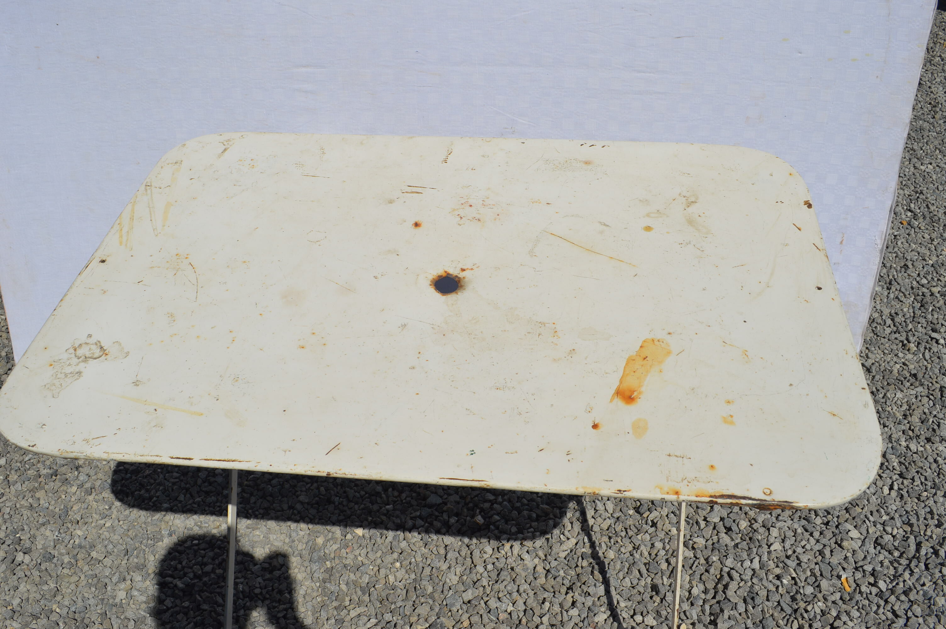 Table de jardin pliante en fer