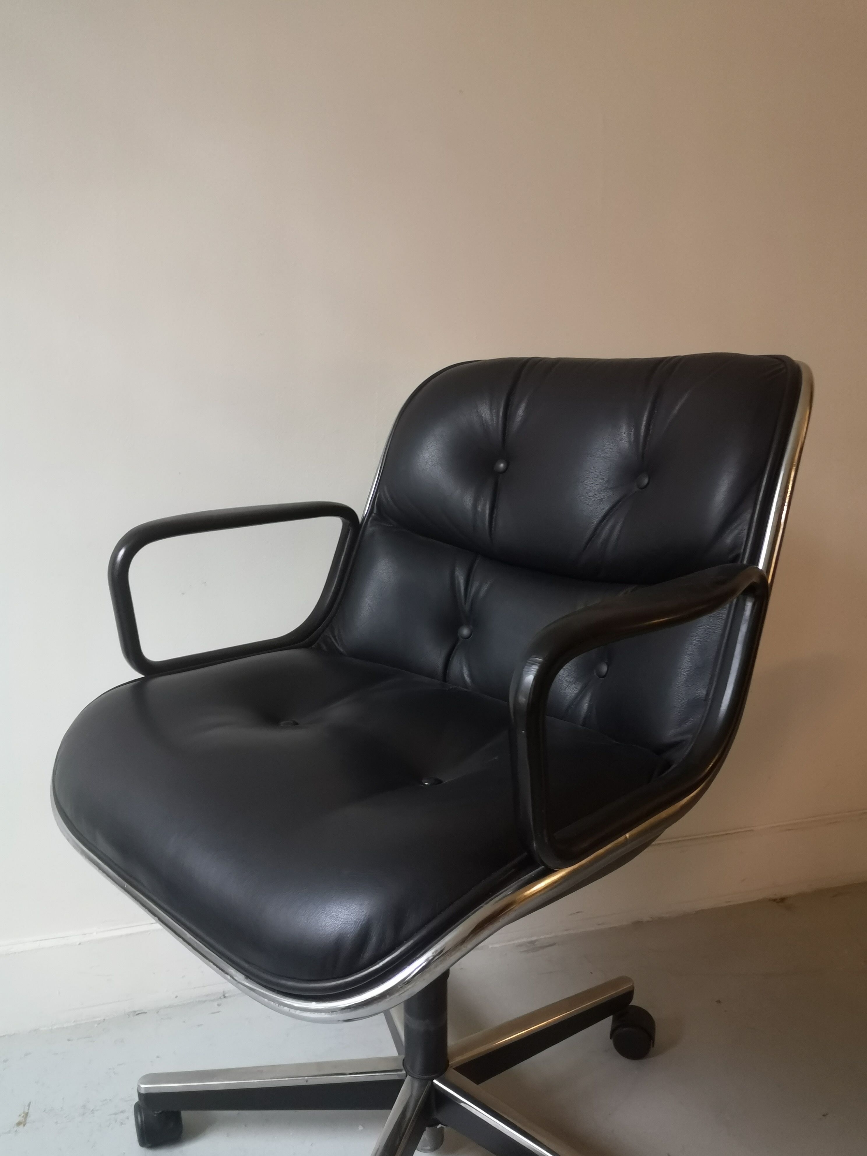 Black leather office chair by Charles Pollock for Knoll,1970