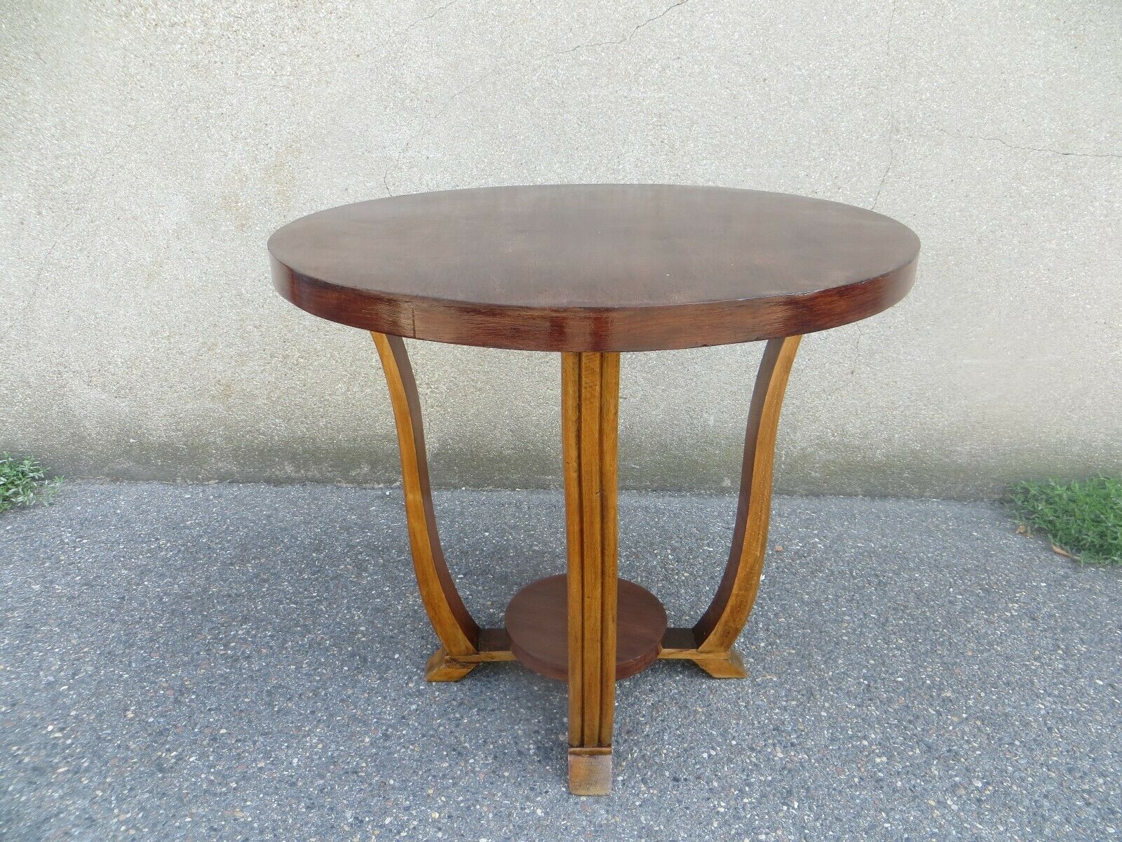 Healing 1930s in varnished wood