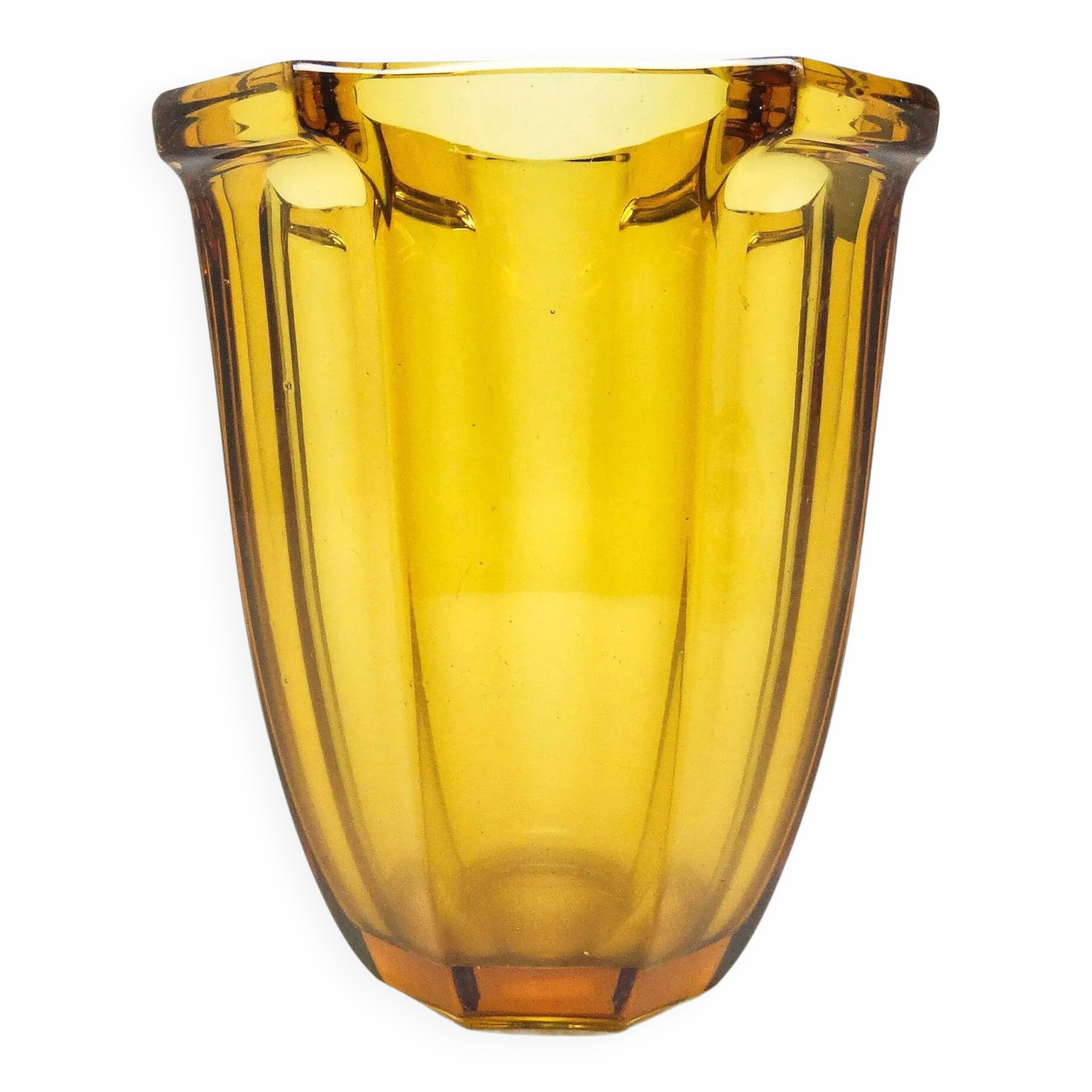 Vase art déco, en verre violet, conçu par R. Schrotter, verrerie Inwald, Tchécoslovaquie, années 1930.