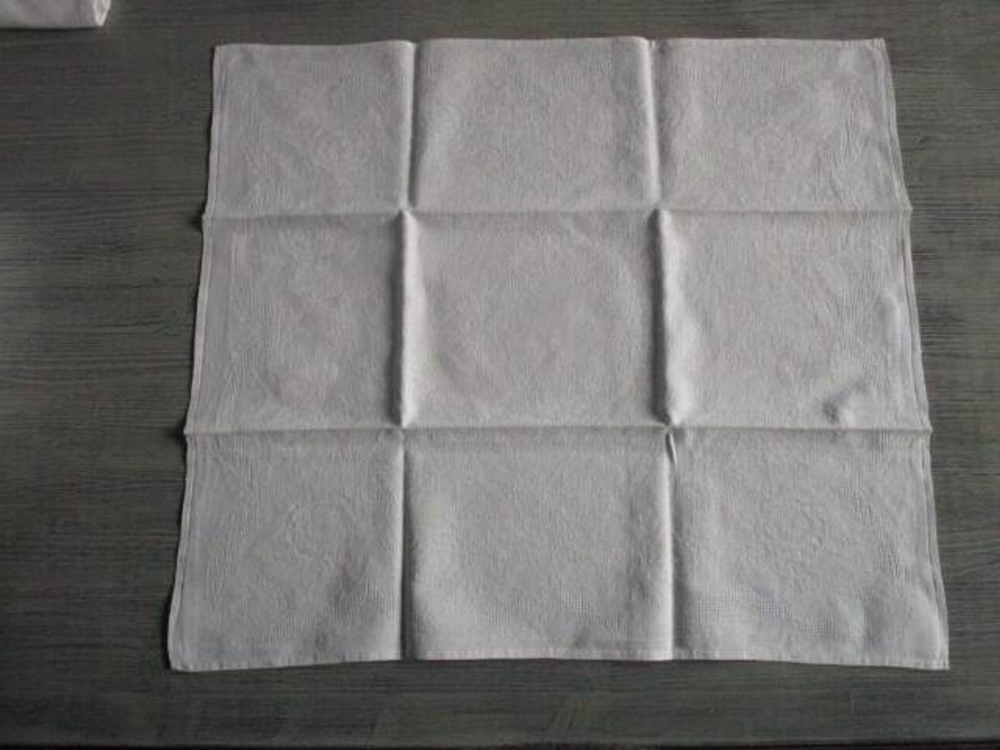 Nappe ancienne damassée 150x145cm+6 serviettes