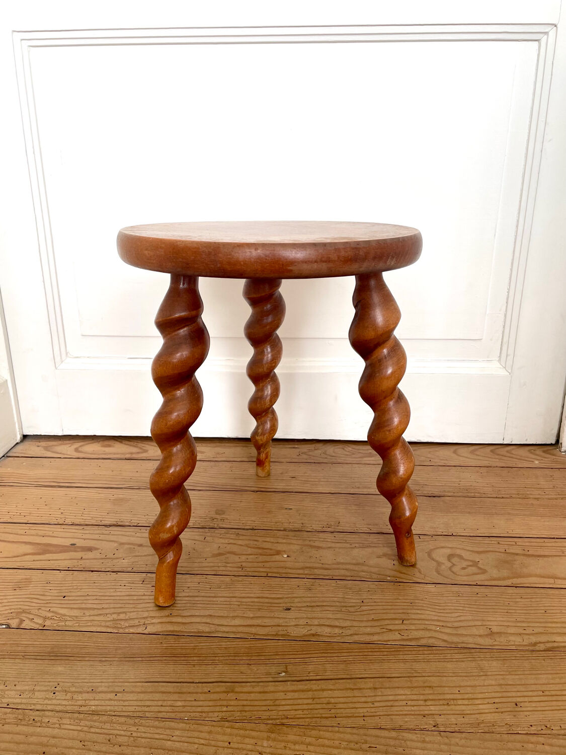 Vintage tripod stool with turned feet