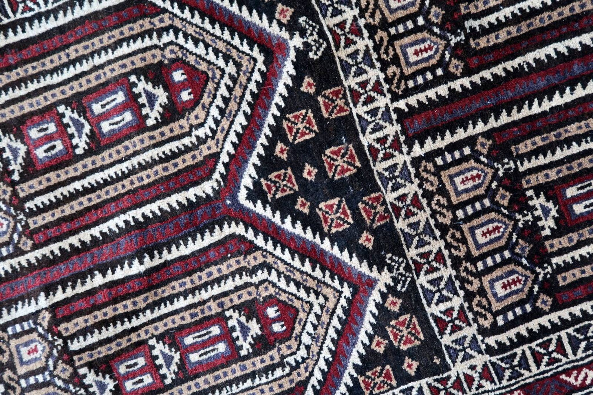 Tapis de prière vintage afghan Baluch fait main en laine – 95 x 142 cm