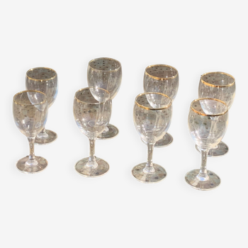 Lot compose de 8 verres a vin arc france, 5 grands et 2 moyens, verre transparent et liseré or