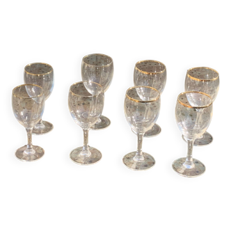Lot compose de 8 verres a vin arc france, 5 grands et 2 moyens, verre transparent et liseré or