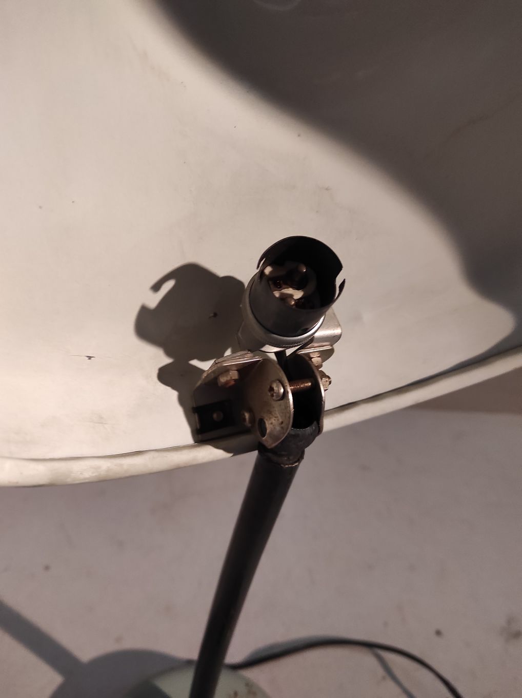 Lampe UFO soucoupe métallique articulée