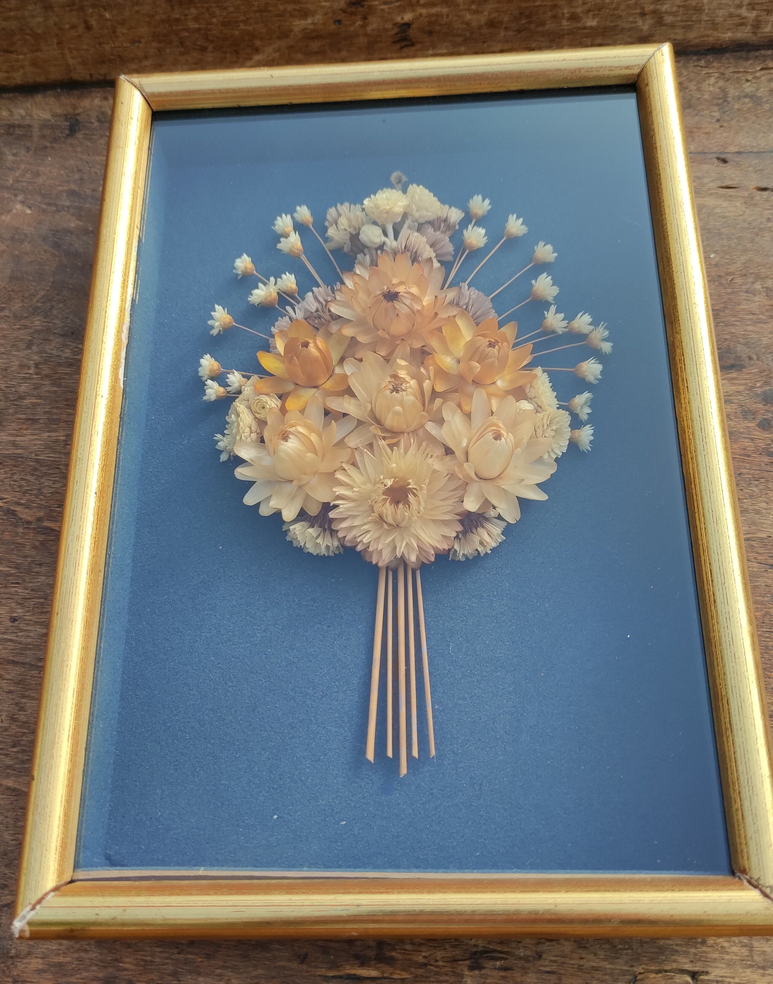 Showcase frame bouquet of dried flowers