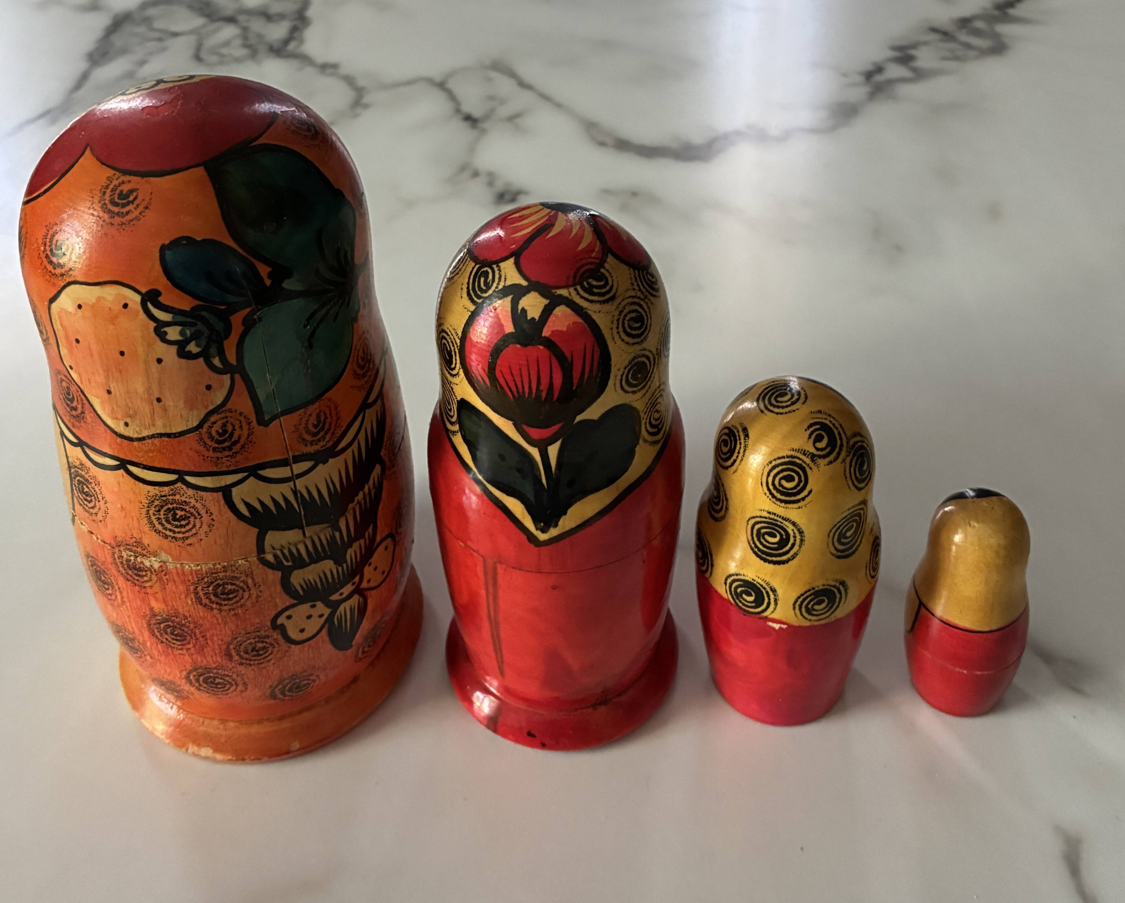 Série 4 poupées Russe ou Matriochka traditionnelles