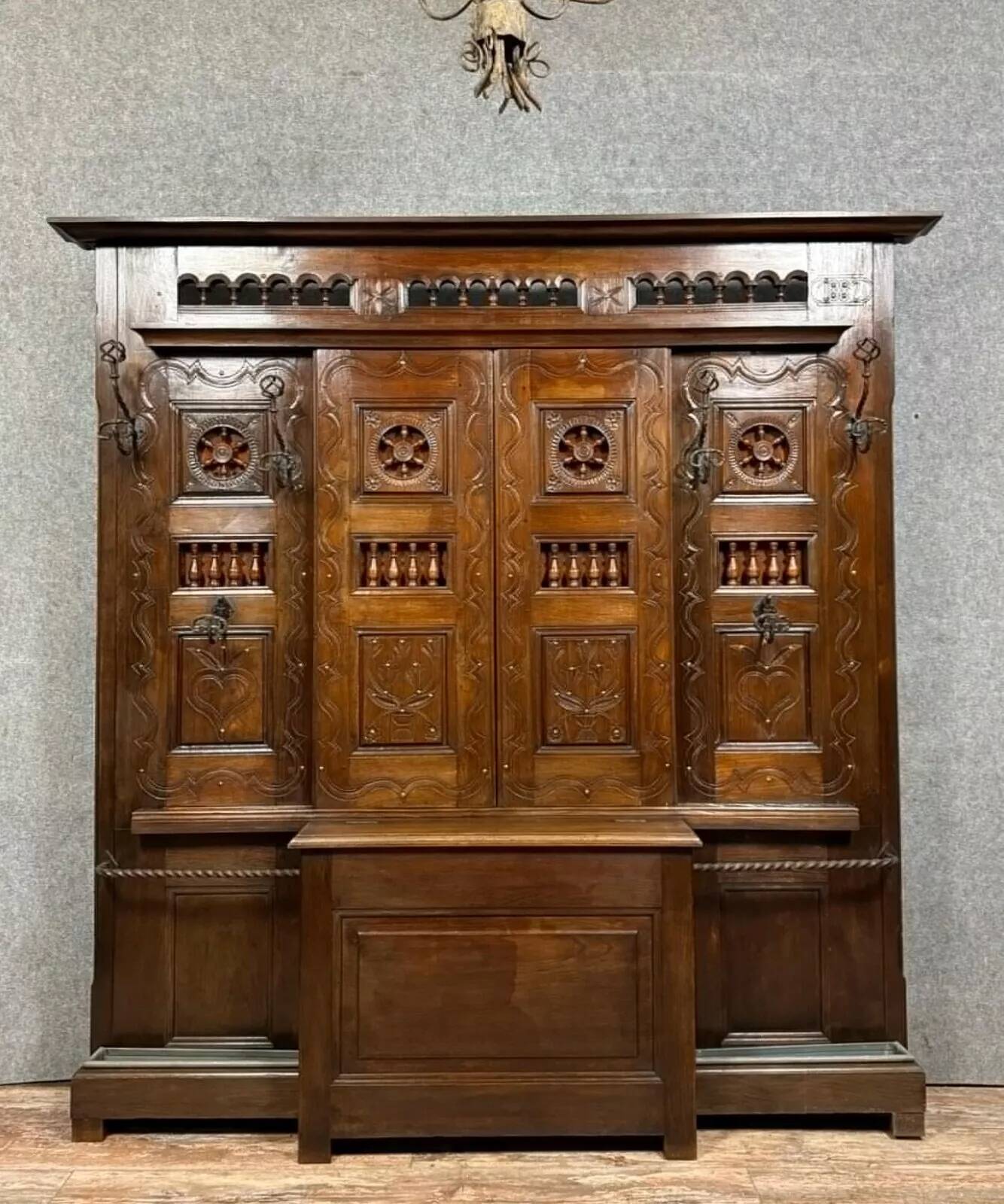 Porte manteaux a fonction de coffre en chene massif vers 1880