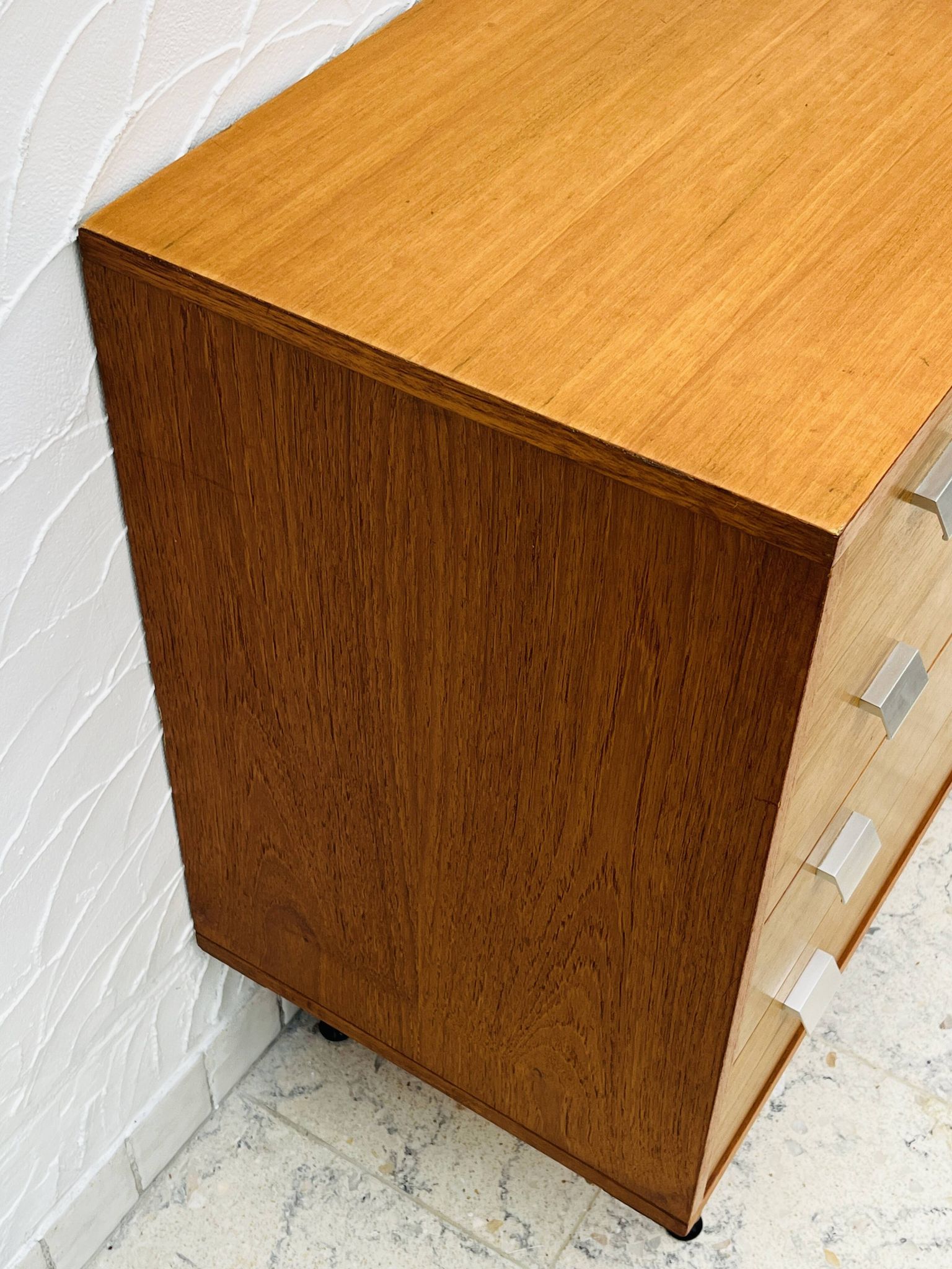 Vintage teak chest of drawers with 4 drawers from the 1960s in G-Plan style.