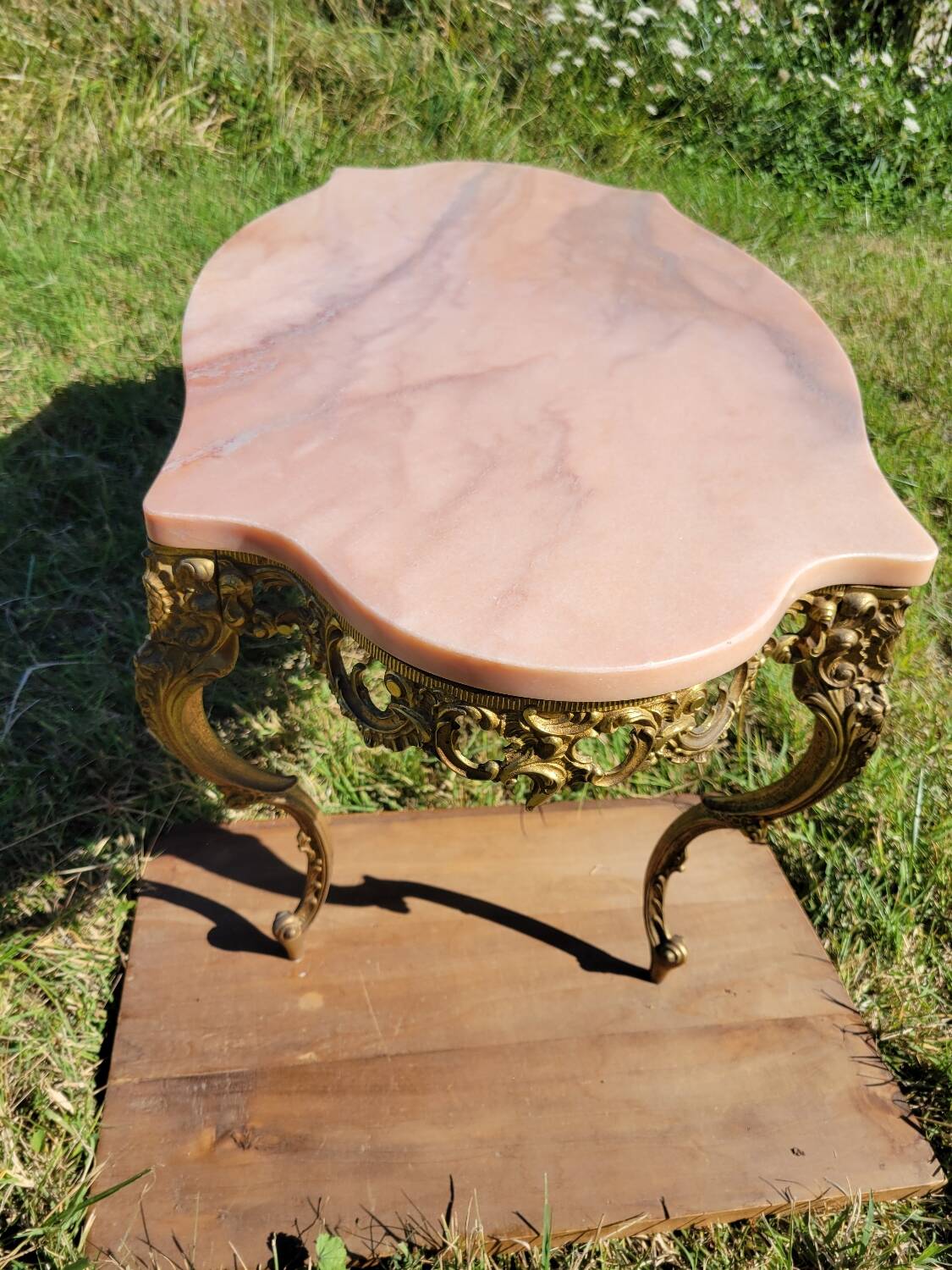 Louis XV coffee table in pink marble