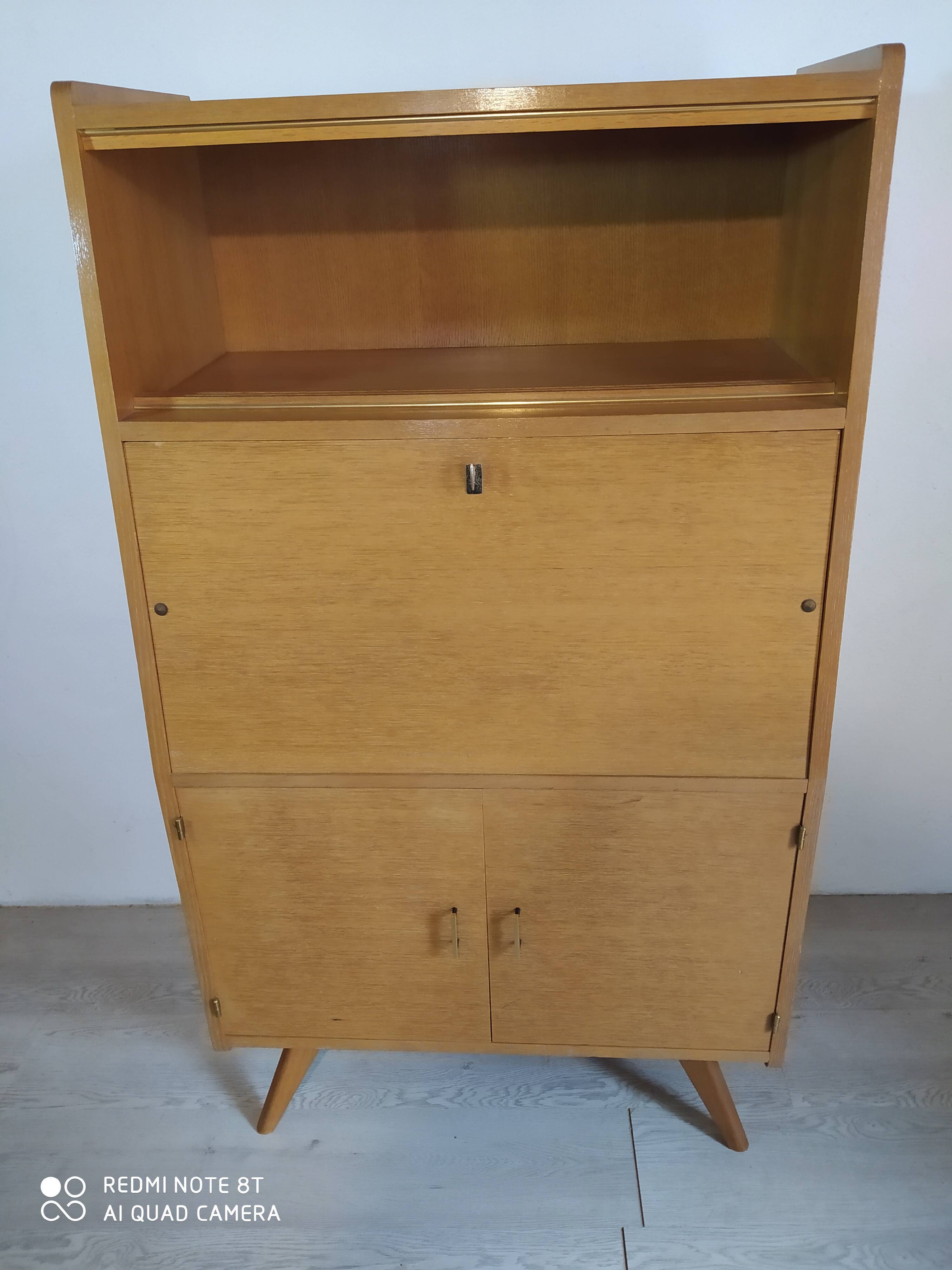 Secretary foot compass