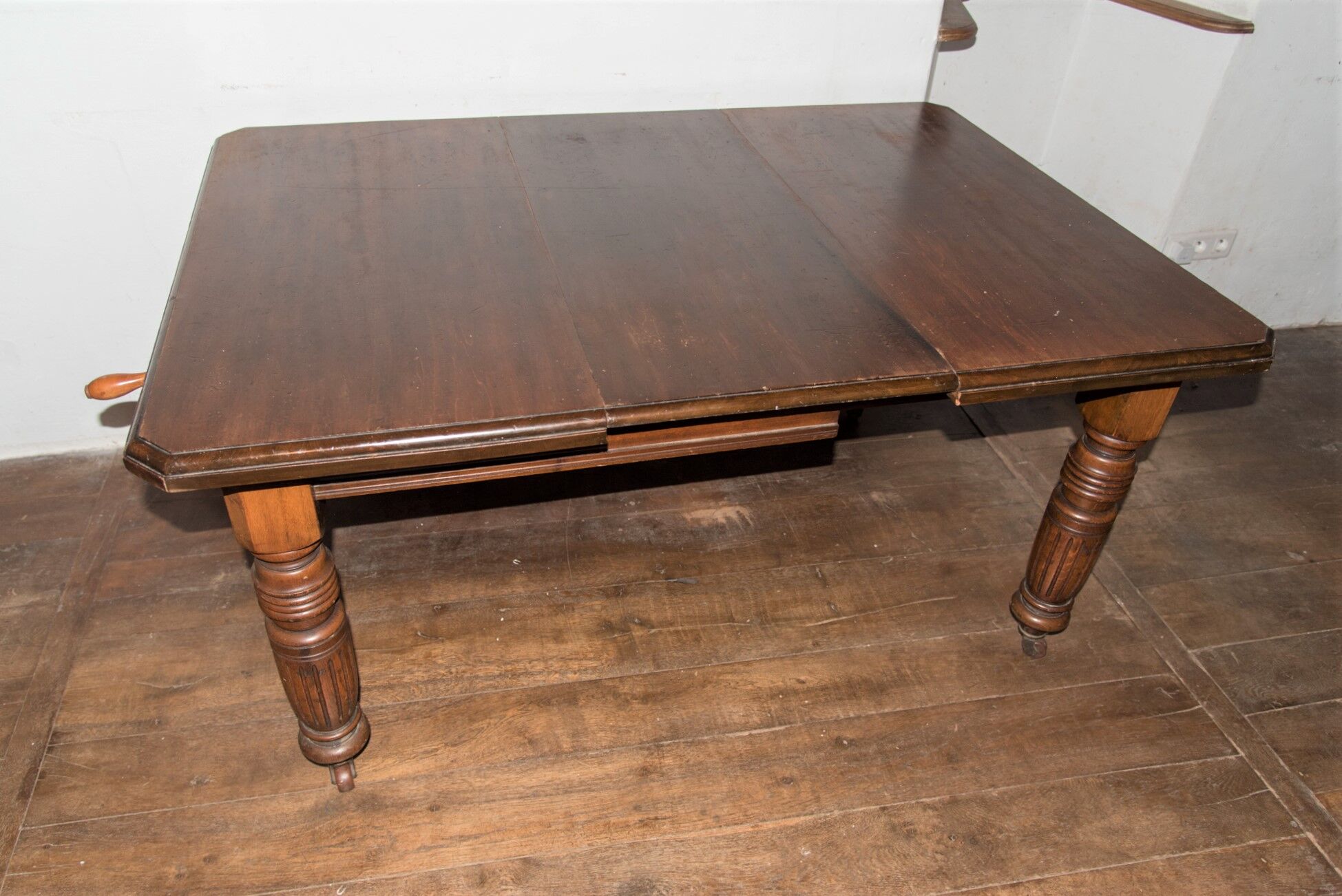 19th century Victorian dining table