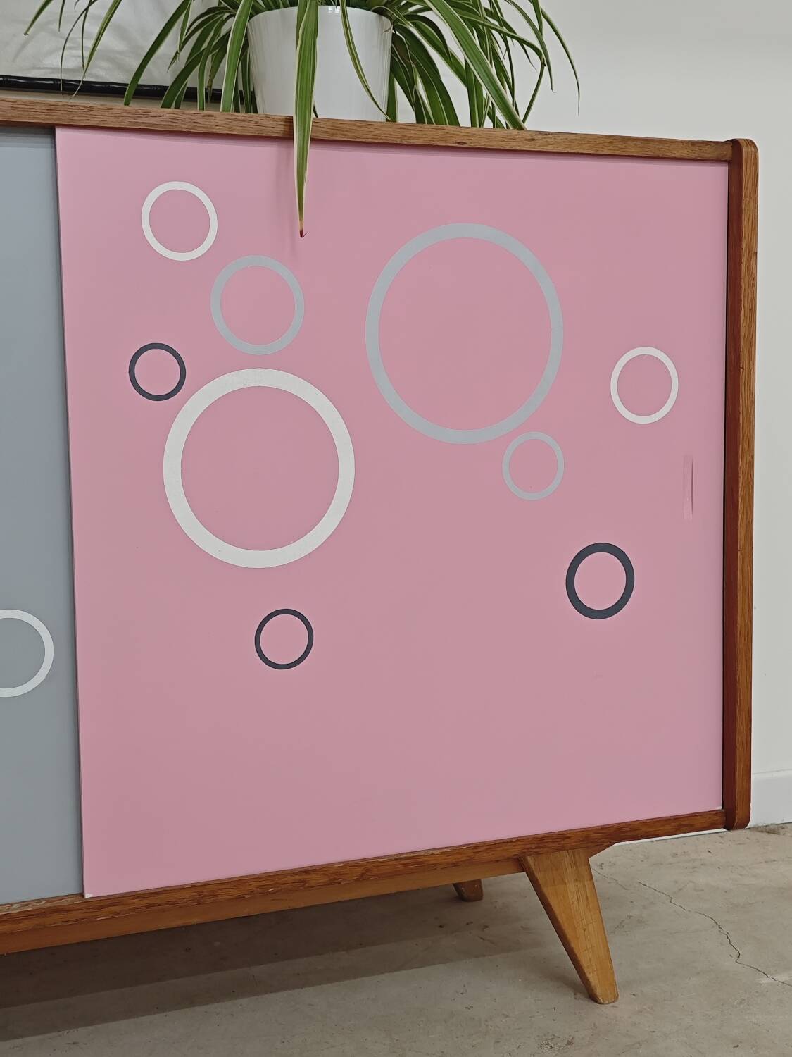 Buffet U 452 rose et gris par Jiri Jiroutek pour Intérier Praha