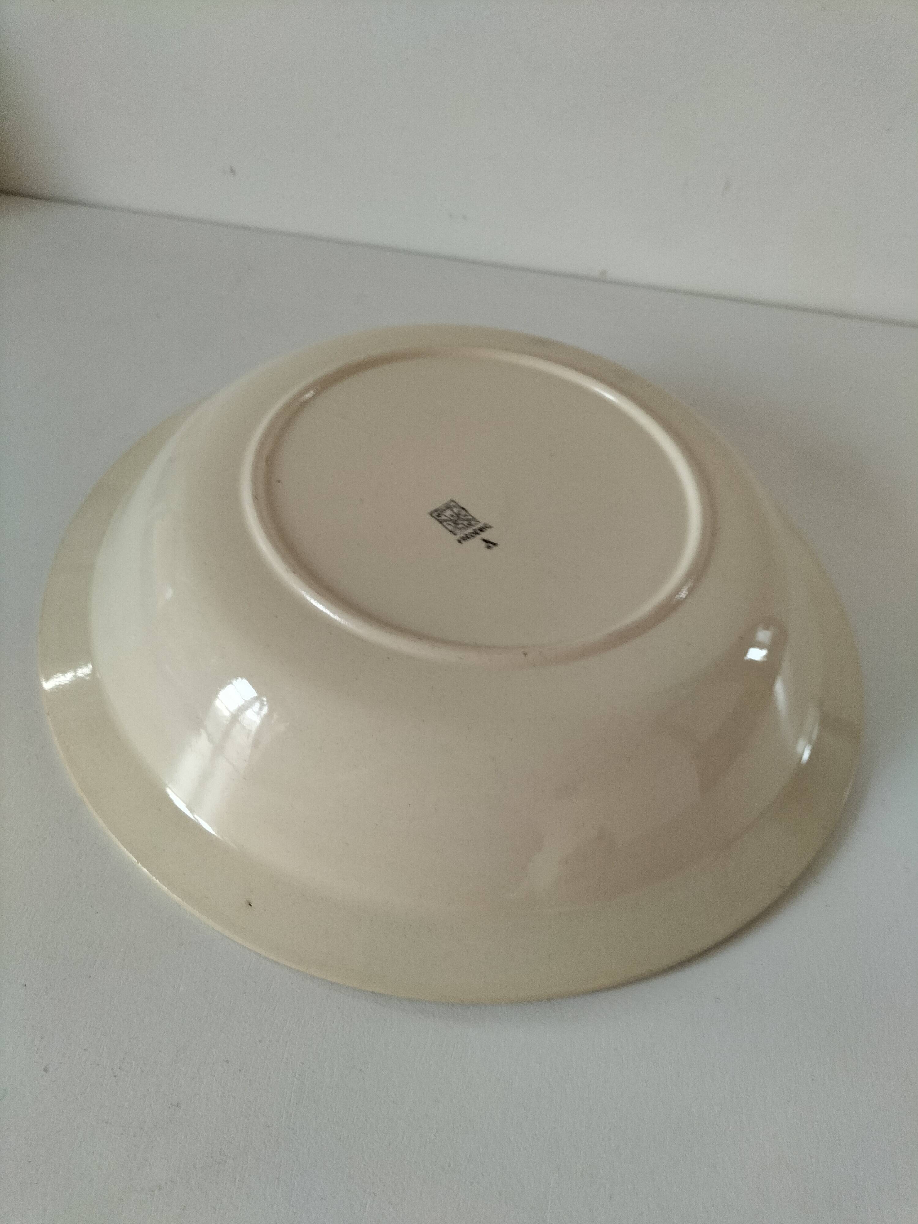 Large Moulin des Loups St Amand Frédéric model dish