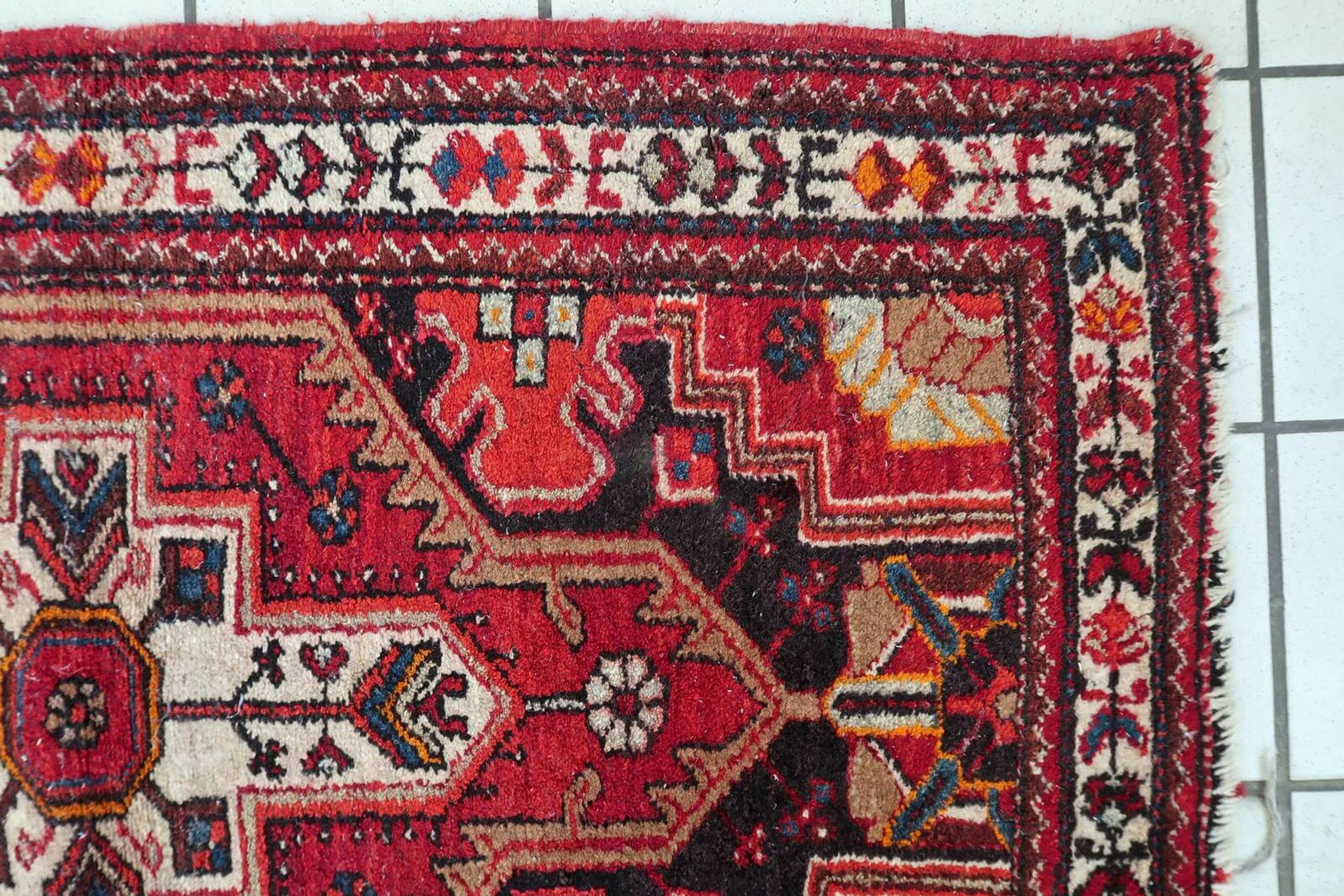 Antique 1920s Persian Hamadan rug 77cm x 121cm