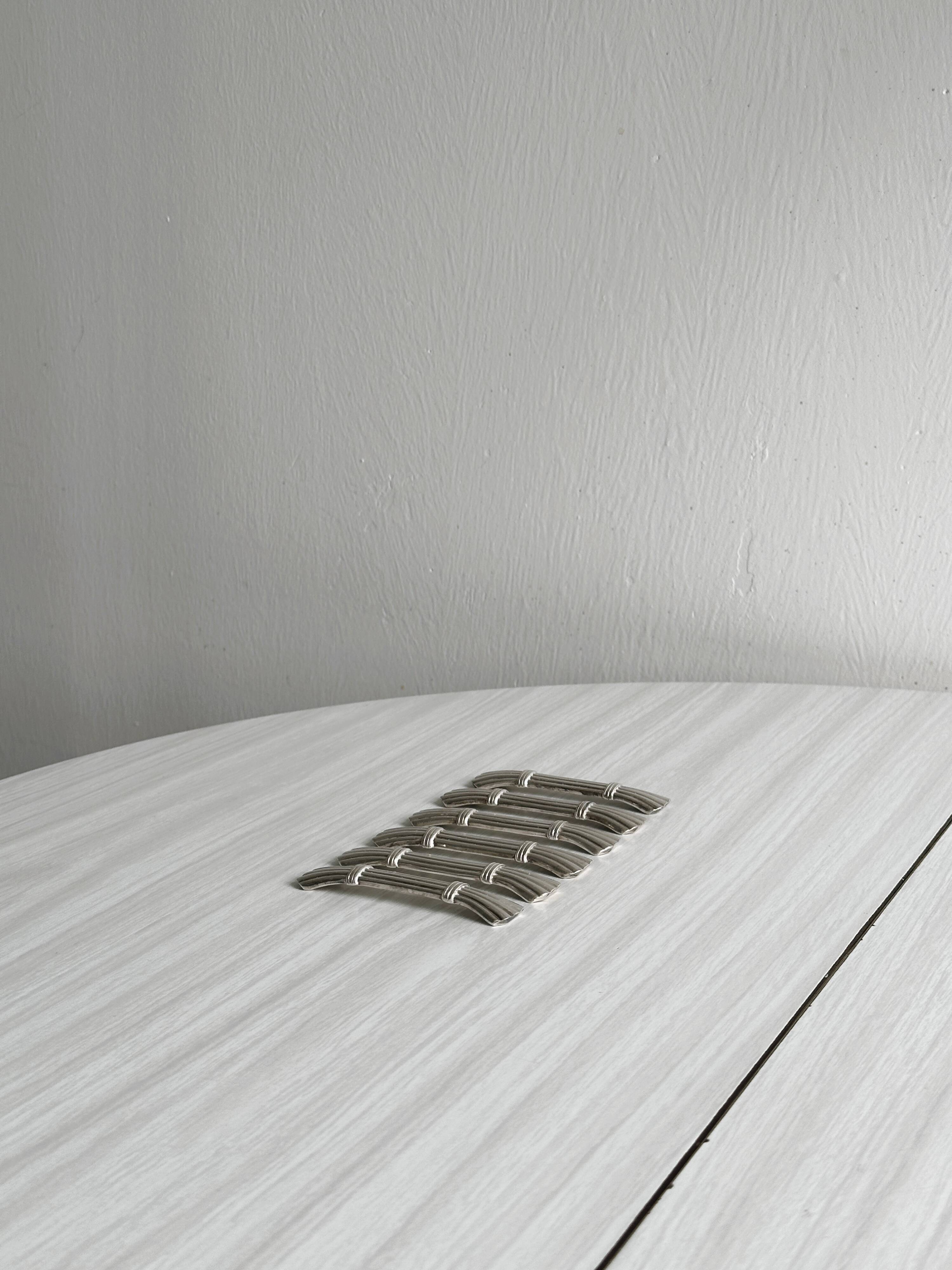 6 silver metal knife holders