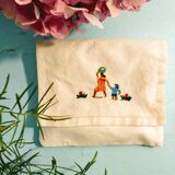Pocket with 6 embroidered napkins