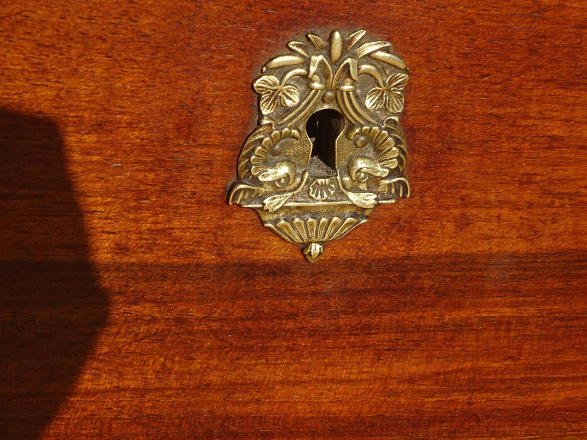 Antique chest of drawers with cross motifs, made entirely of solid walnut.