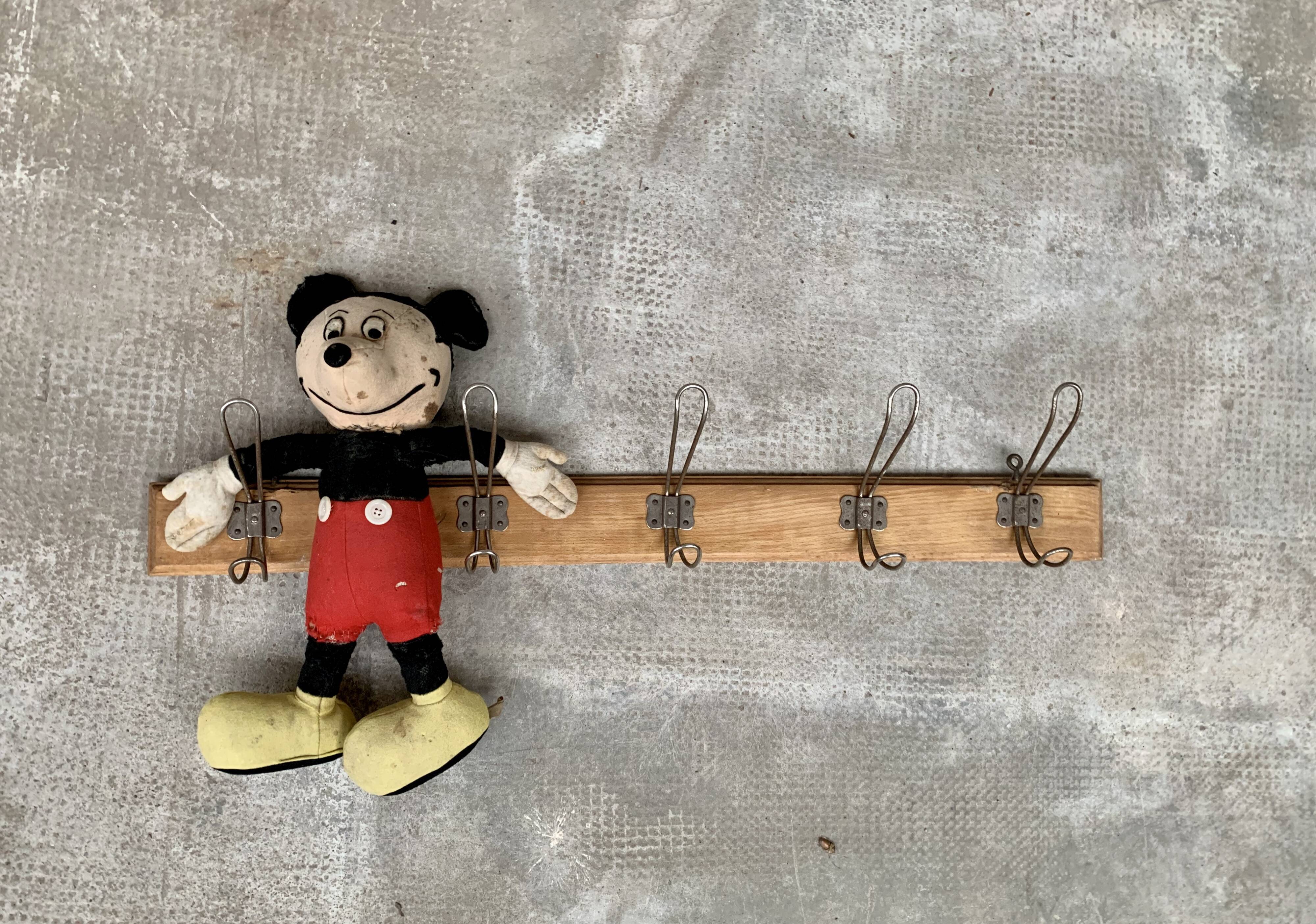 Wall coatrack