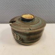 Lovely small ceramic sugar/jam jar, designed by Danish Jette Hellerøe 1970s.