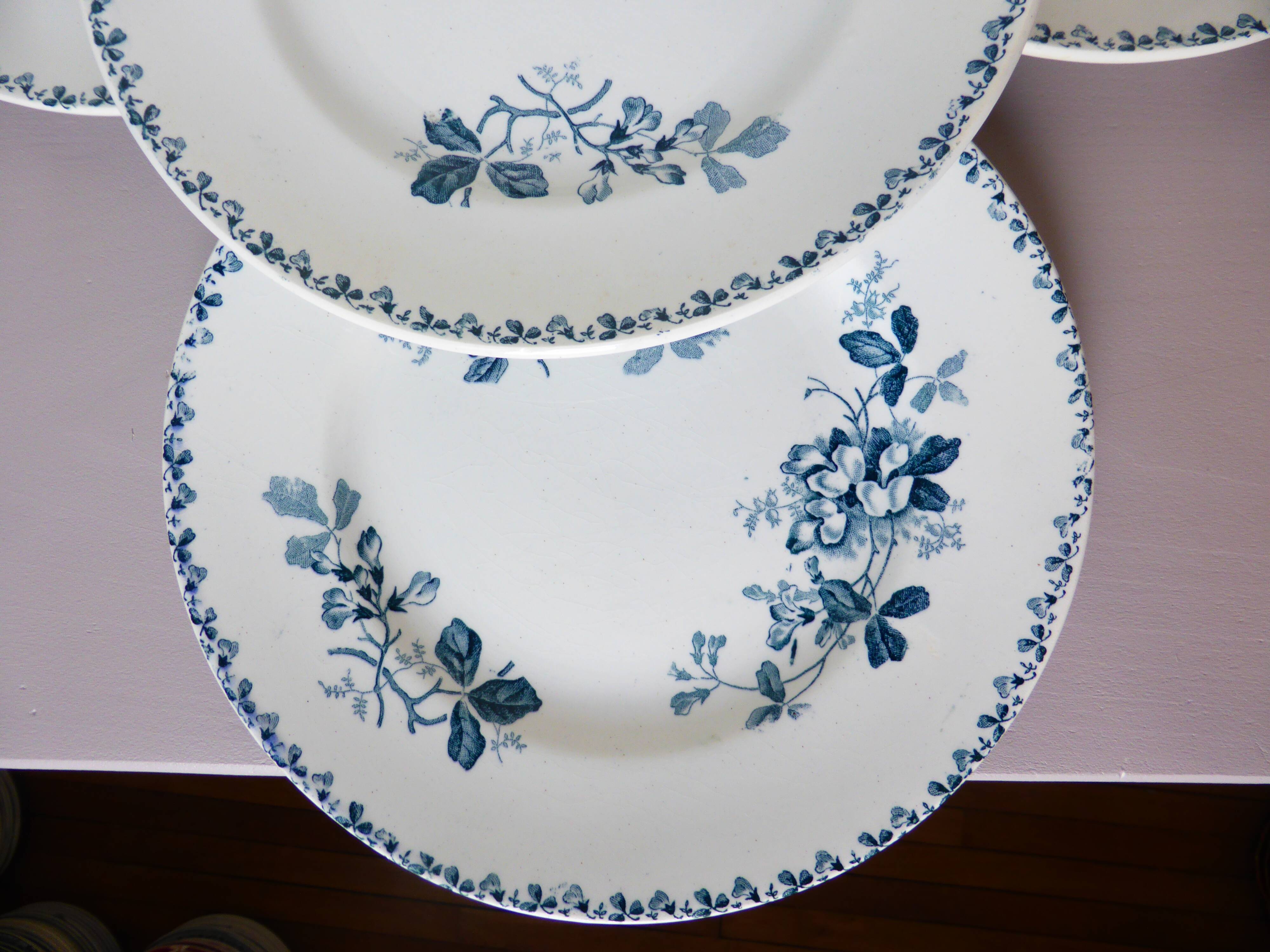 4 flat plates in iron earth St Amand and Hamage model Acacia 2008162