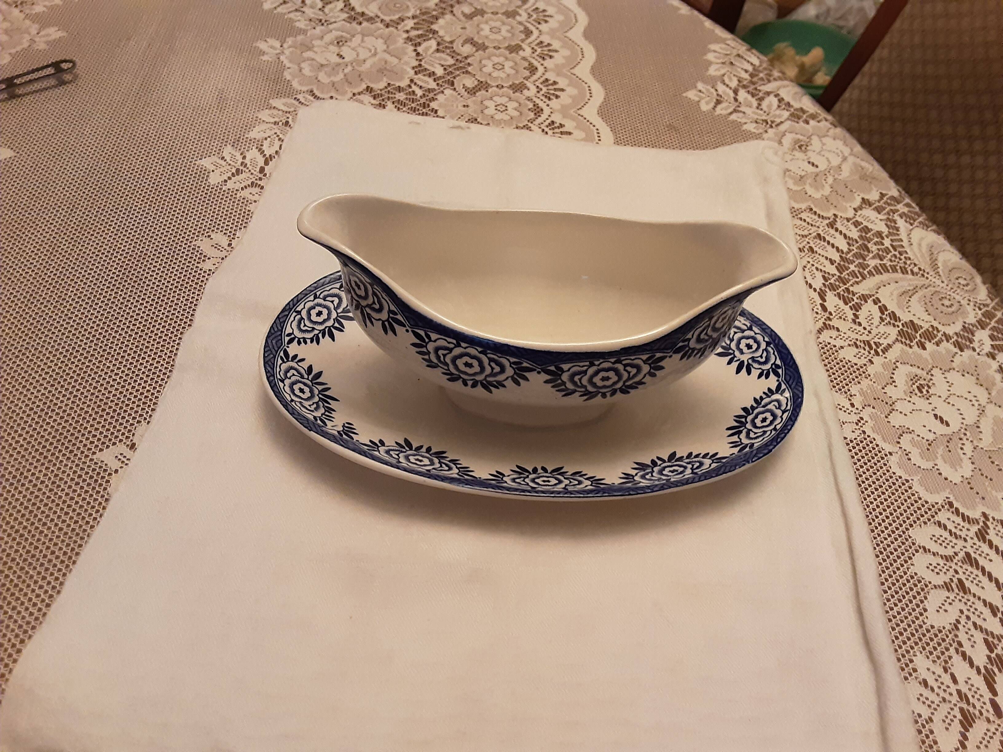 Sarreguemines faience sauce boat, capri reserve casino model