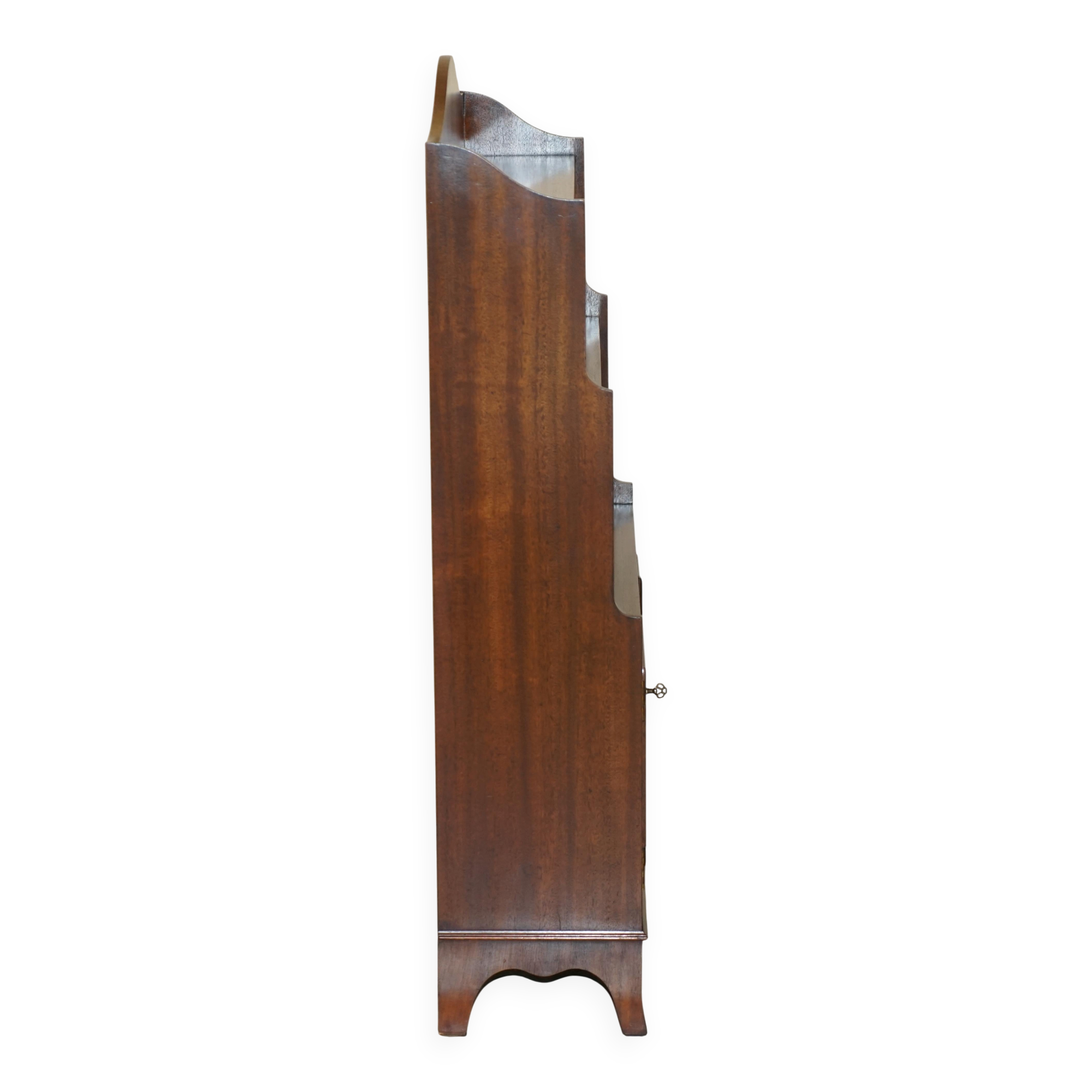 Pair of Open Low Bookcases in Flamed Mahogany