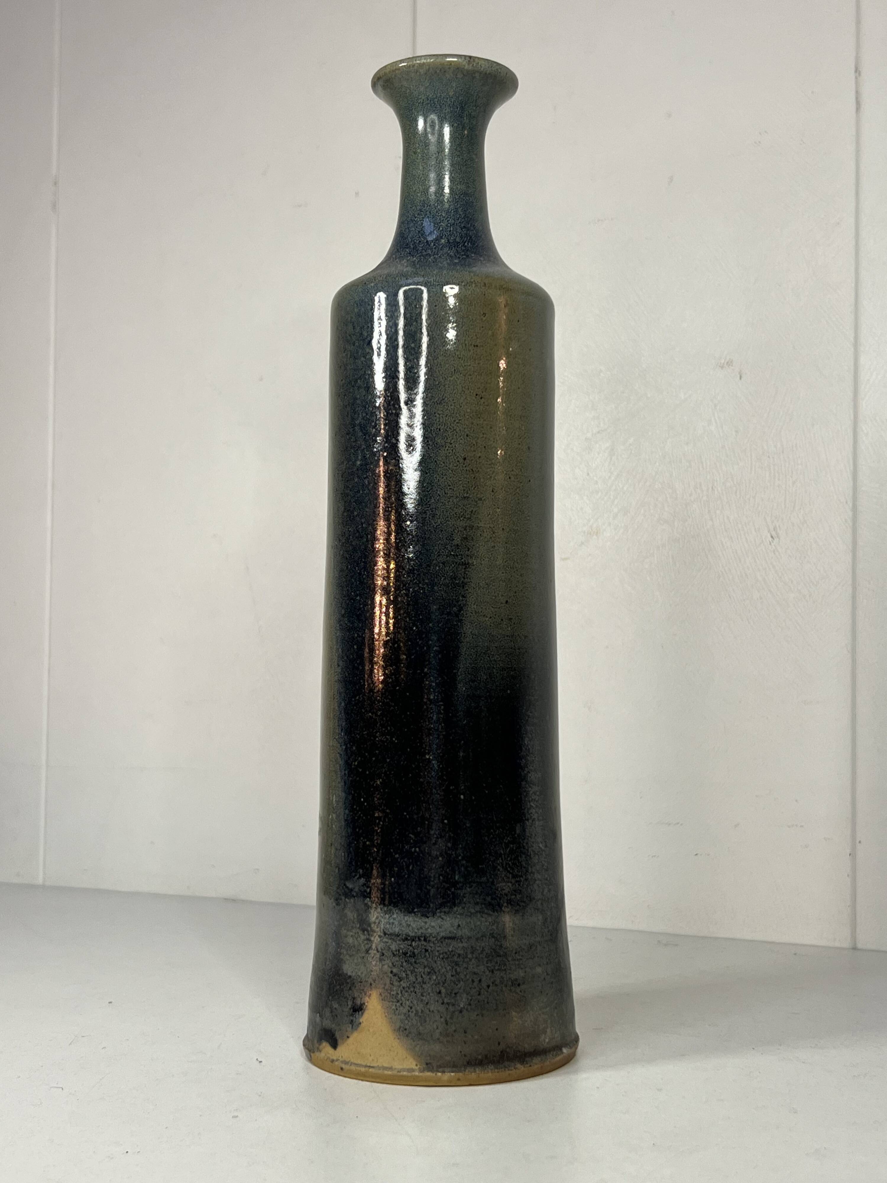 Bottle-shaped vase in glazed stoneware, 20th century design, H: 28cm