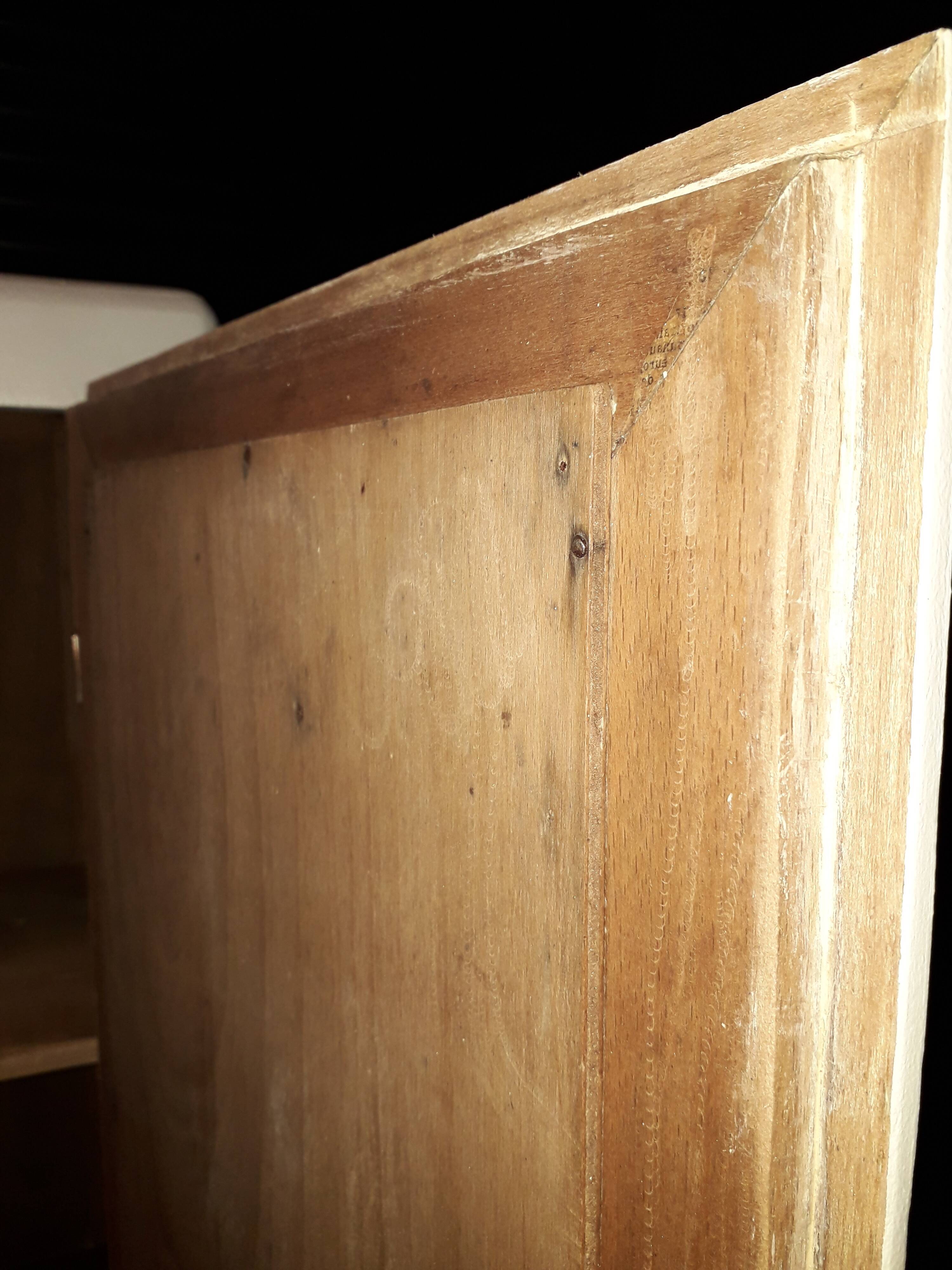 Asymmetrical cabinet