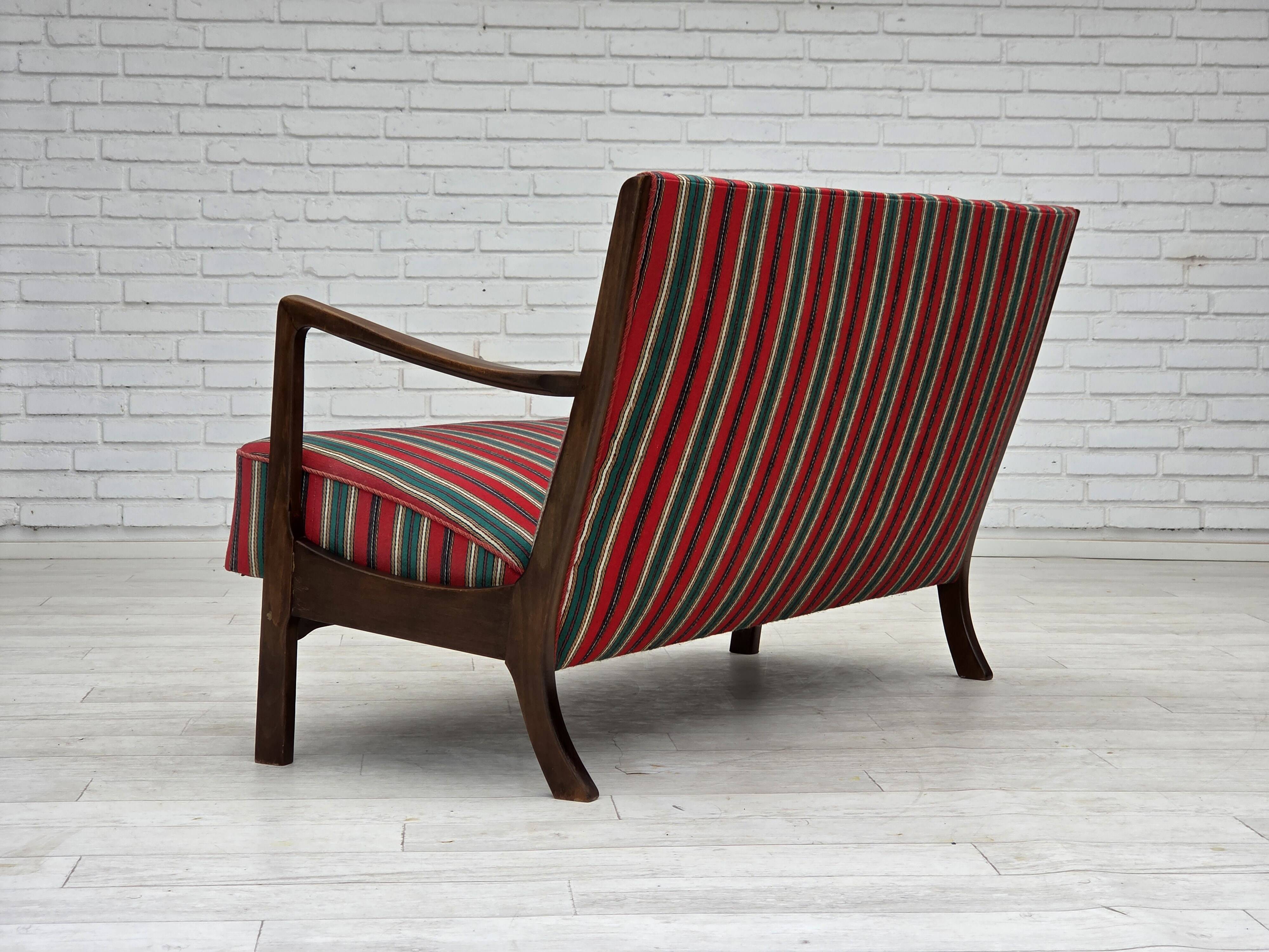 Canapé 2 places danois des années 1960 par Fritz Hansen, laine d'ameublement.