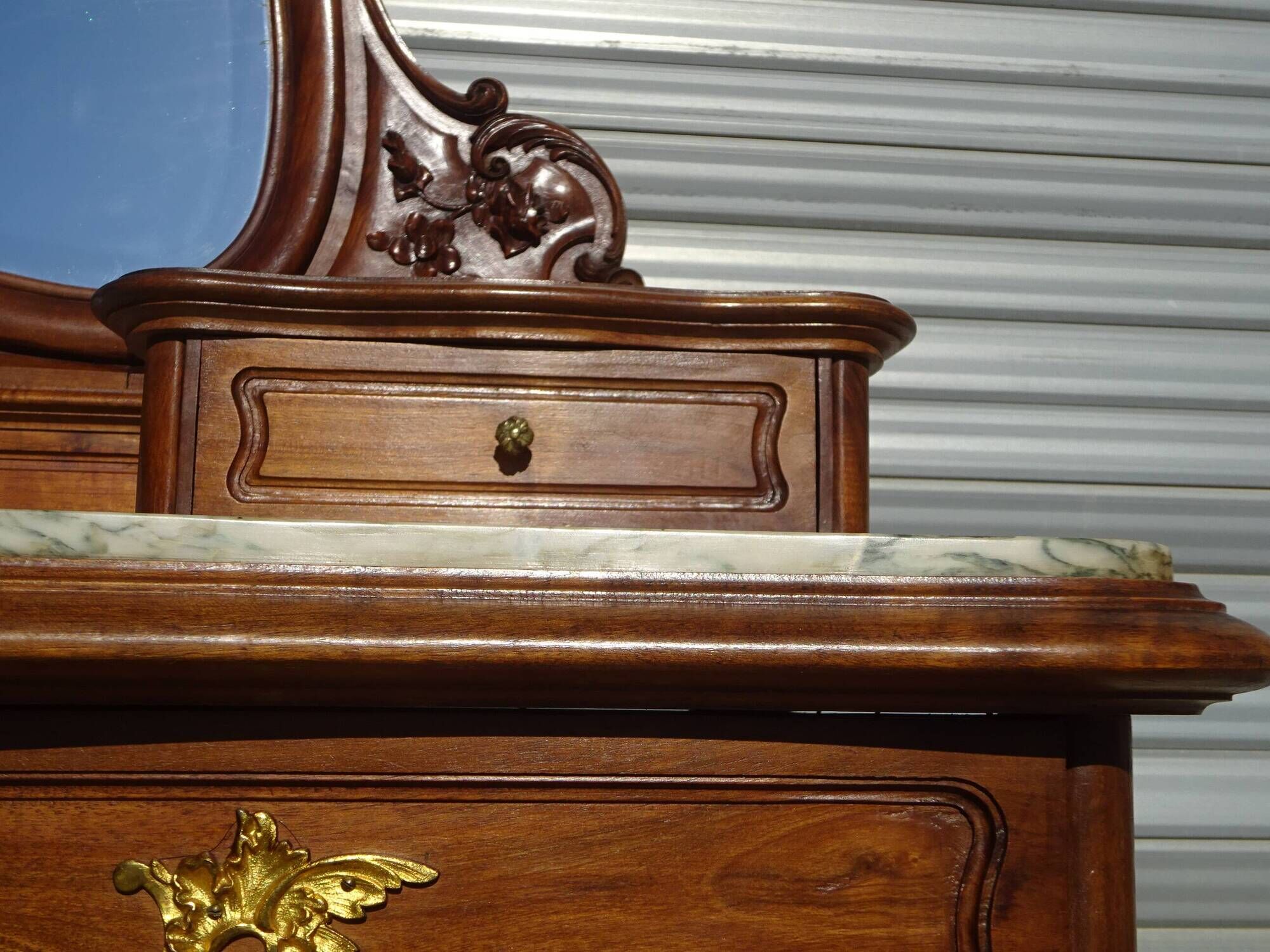 Commode en noyer Louis XV avec miroir