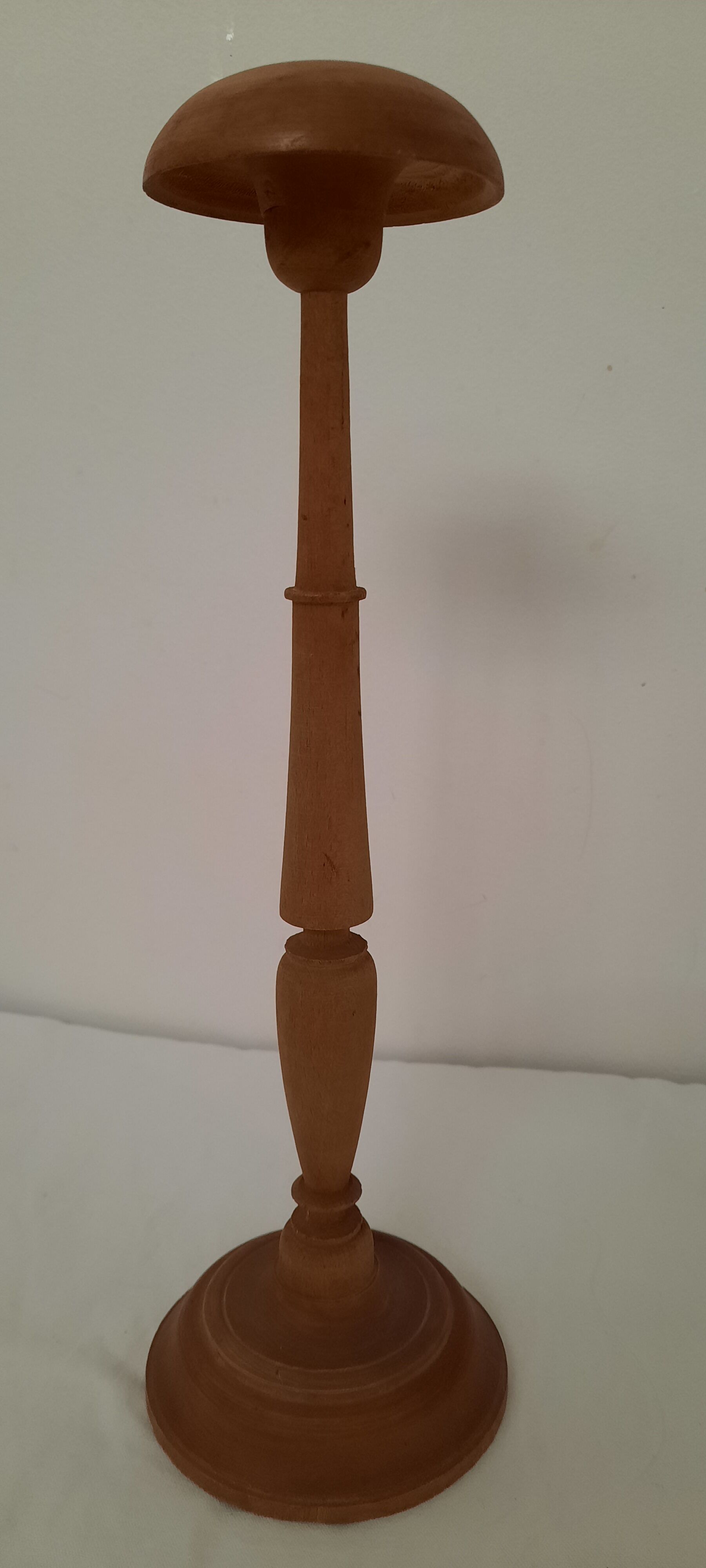 Porte chapeau en bois