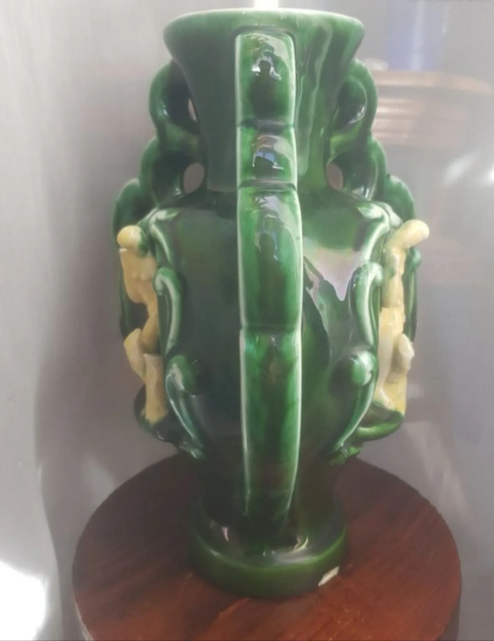 Earthenware vase with 3 caryatids