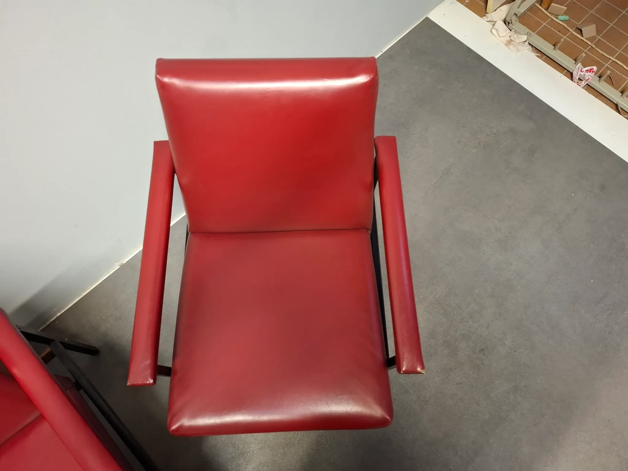 Ensemble de 3 fauteuils rouges de style mid-century moderne, Tchécoslovaquie, années 1970.
