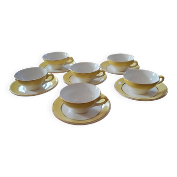 Yellow cups and saucers – 1950s–60s
Yellow cups and saucers –