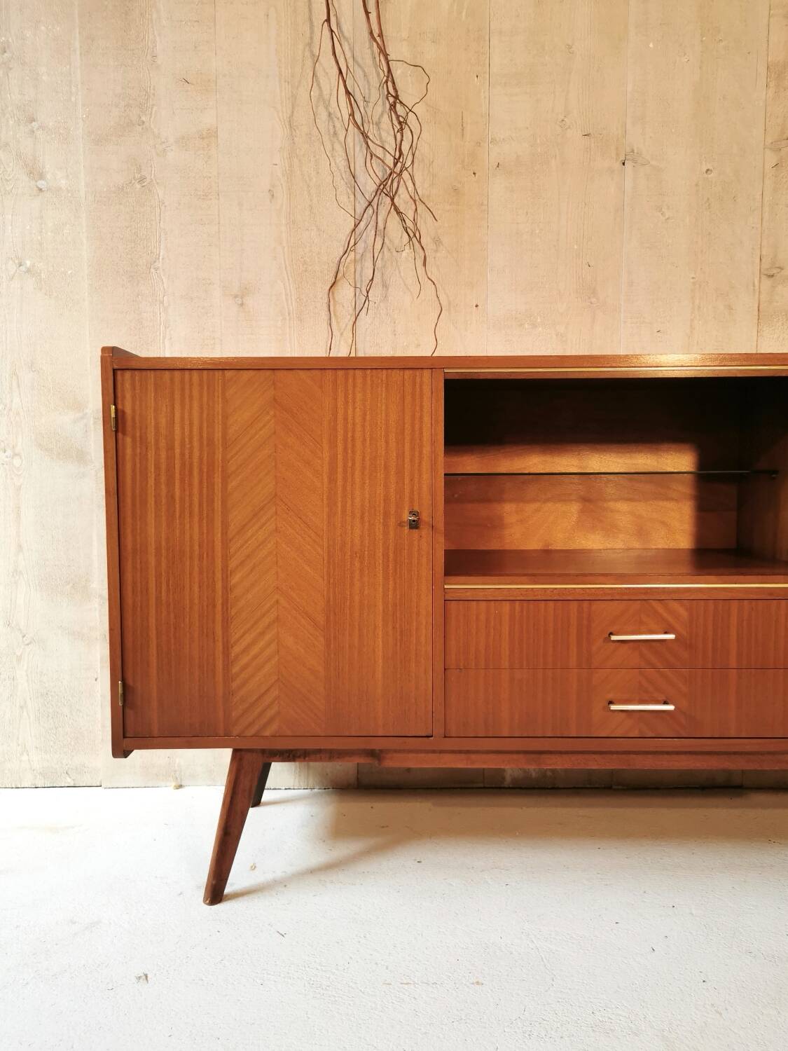 Compass feet sideboard