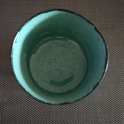 Cache pot émaillé céladon et noir - années 1960