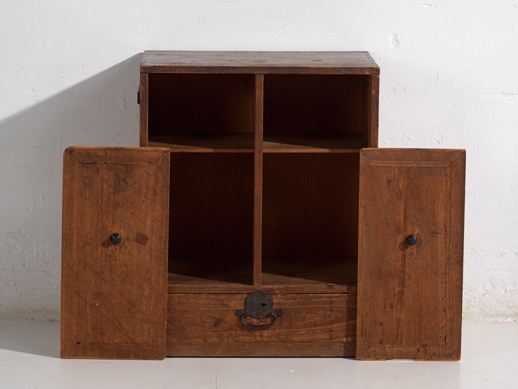 Antique cedar mizuya ko-dansu, Meiji-Taishō period (circa 1890-1925) #39