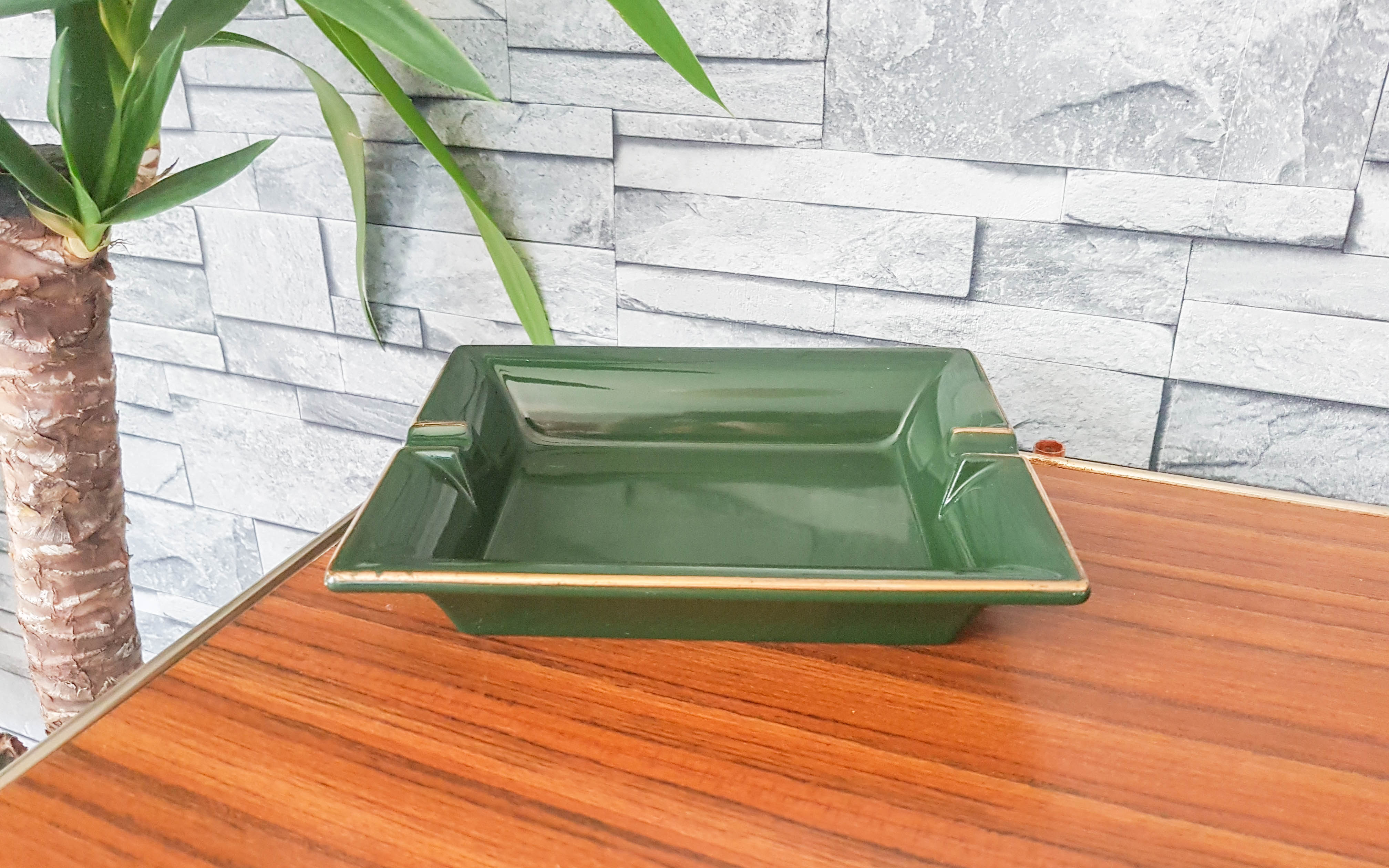 Green and gilded ceramic ashtray M99