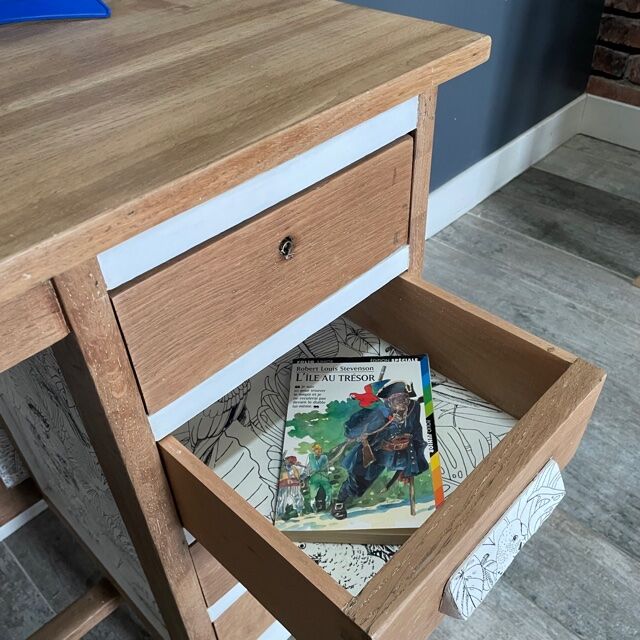 Children's desk