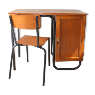 Bureau et chaise de maître d'école