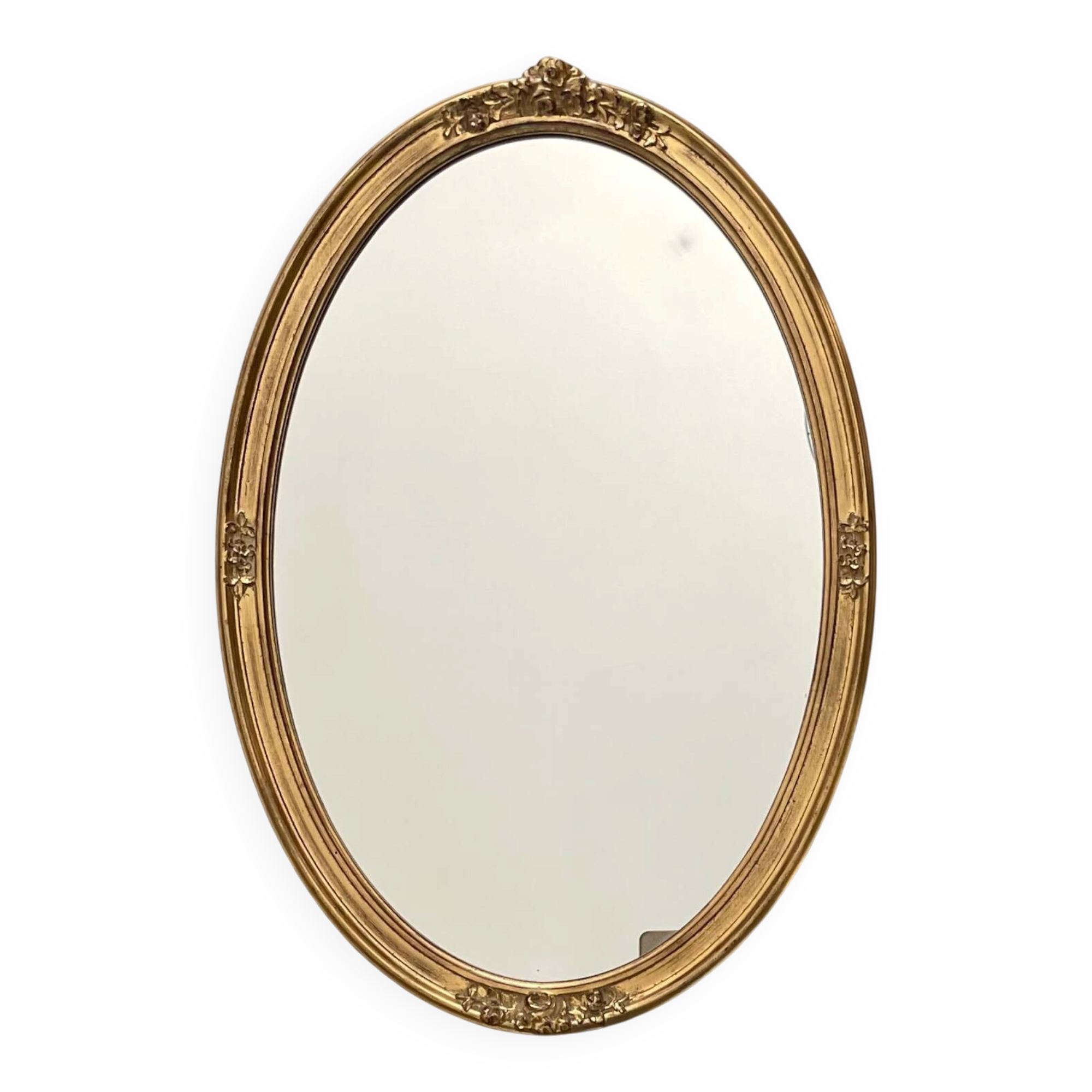 Oval mirror in carved wood