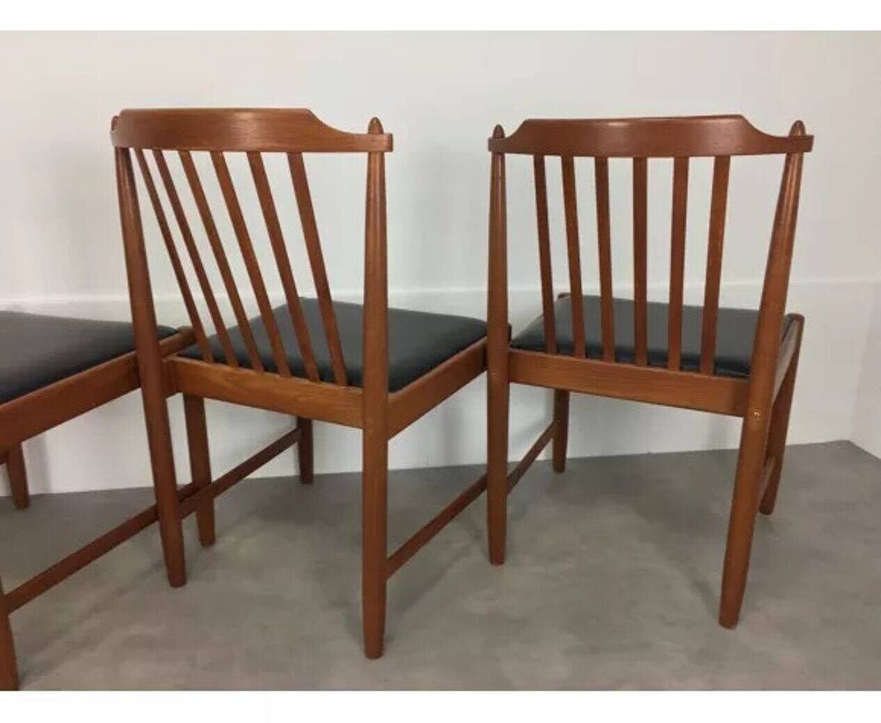 4 Scandinavian teak chairs with slats from the 1960s.