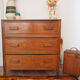 Commode en bois massif vintage