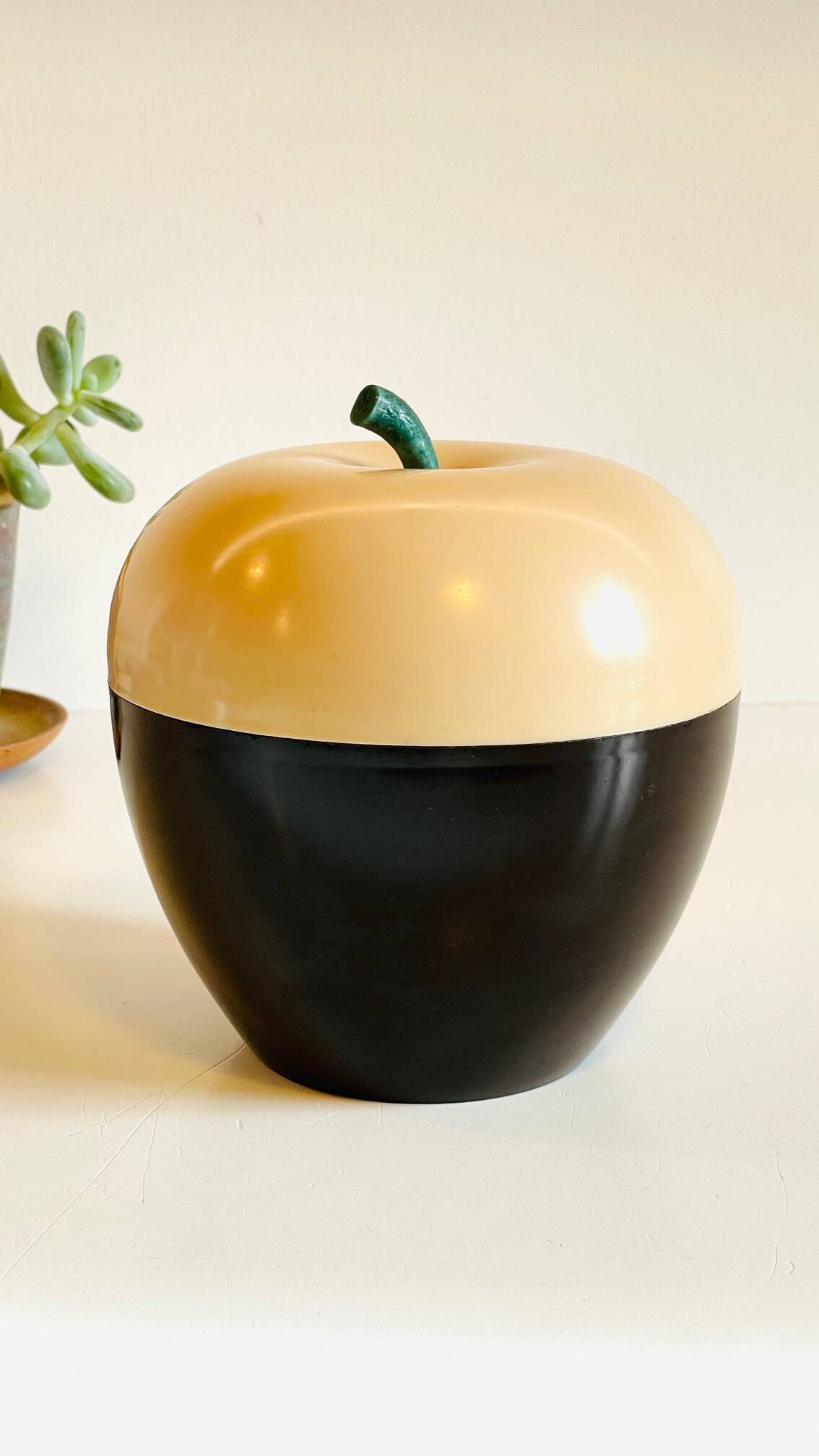 Vintage 70's decorative ice cube apple
