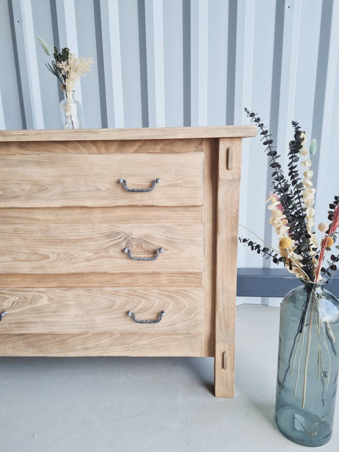 Solid wood chest of drawers